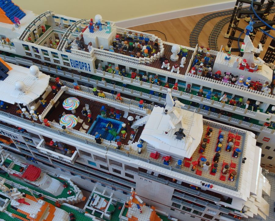 Hapag_Lloyd_Cruise_Ships_aw.JPG
