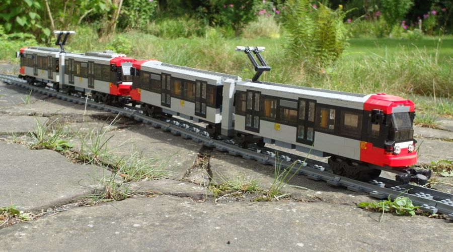 Doppelzug_KVB_Hochflurtram_2015_aa.JPG