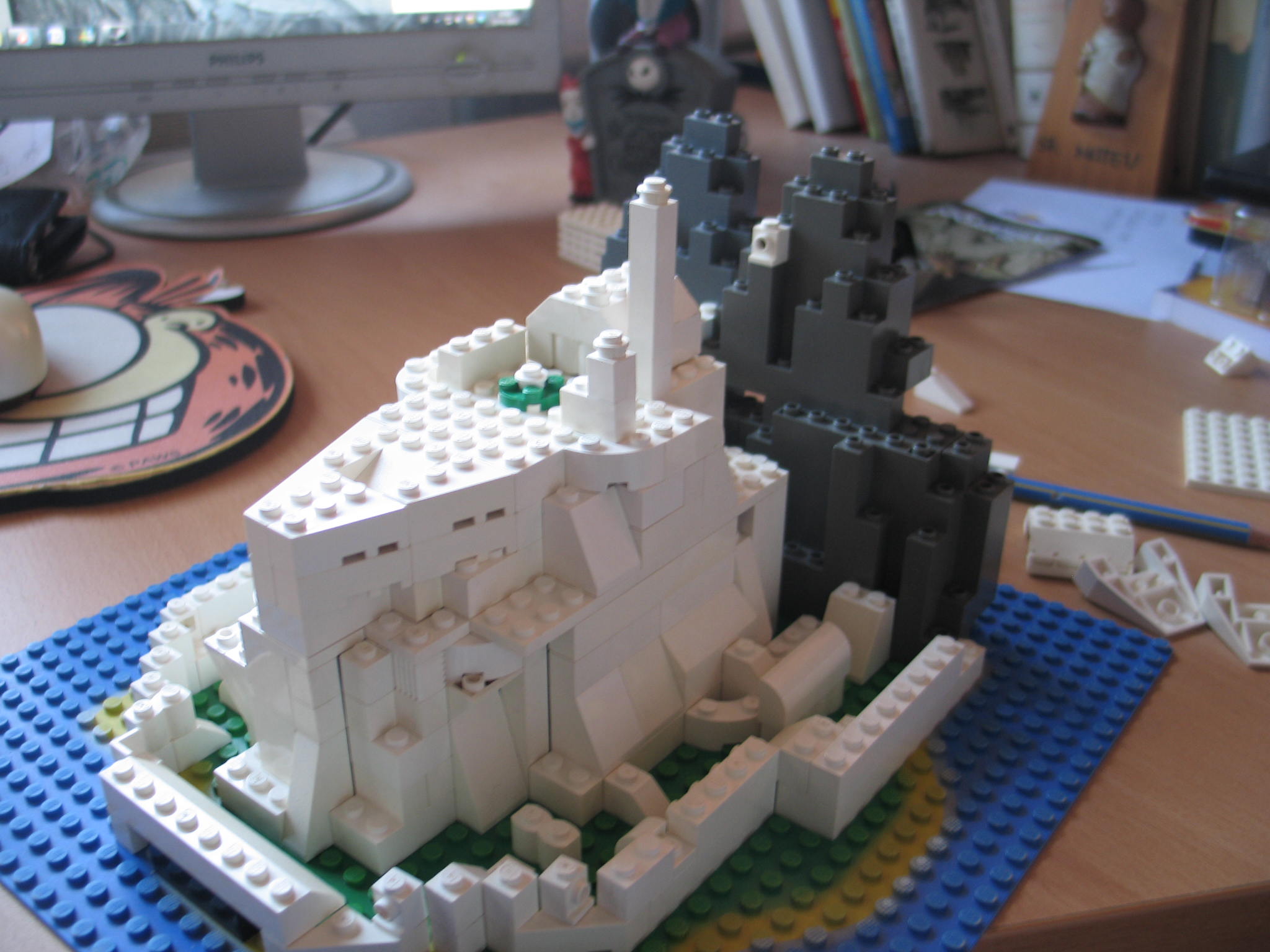 lego_minas_tirith_v1_001.jpg