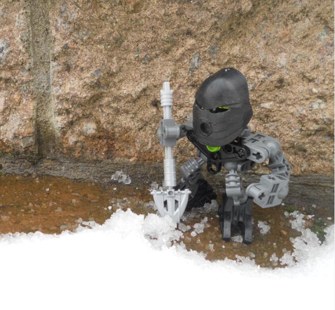 de-matoran_snow_shovelling.jpg