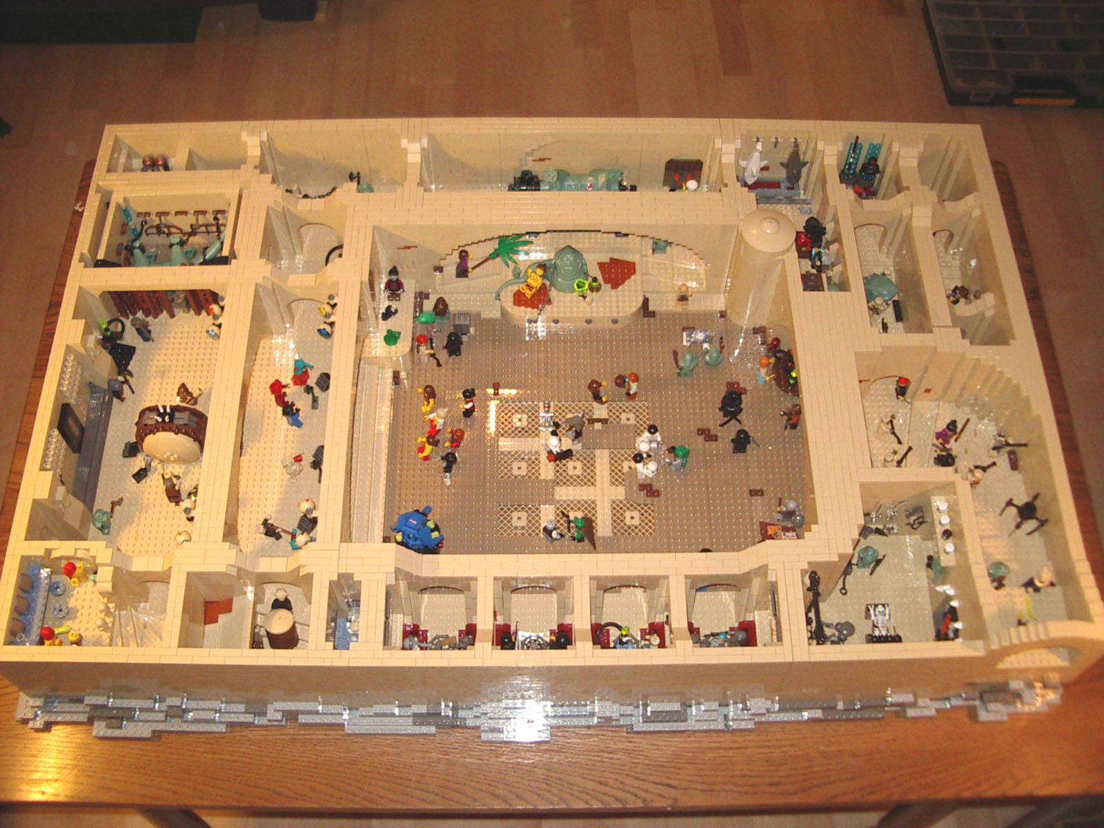 02_jabbas_palace.jpg