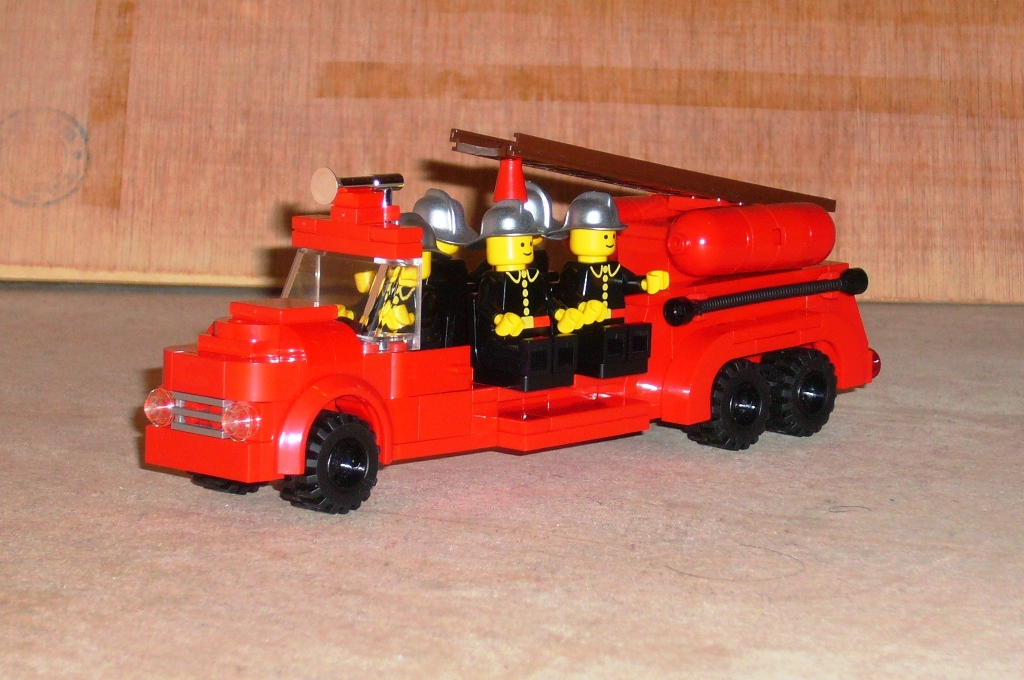 old_fire_truck_4.jpg