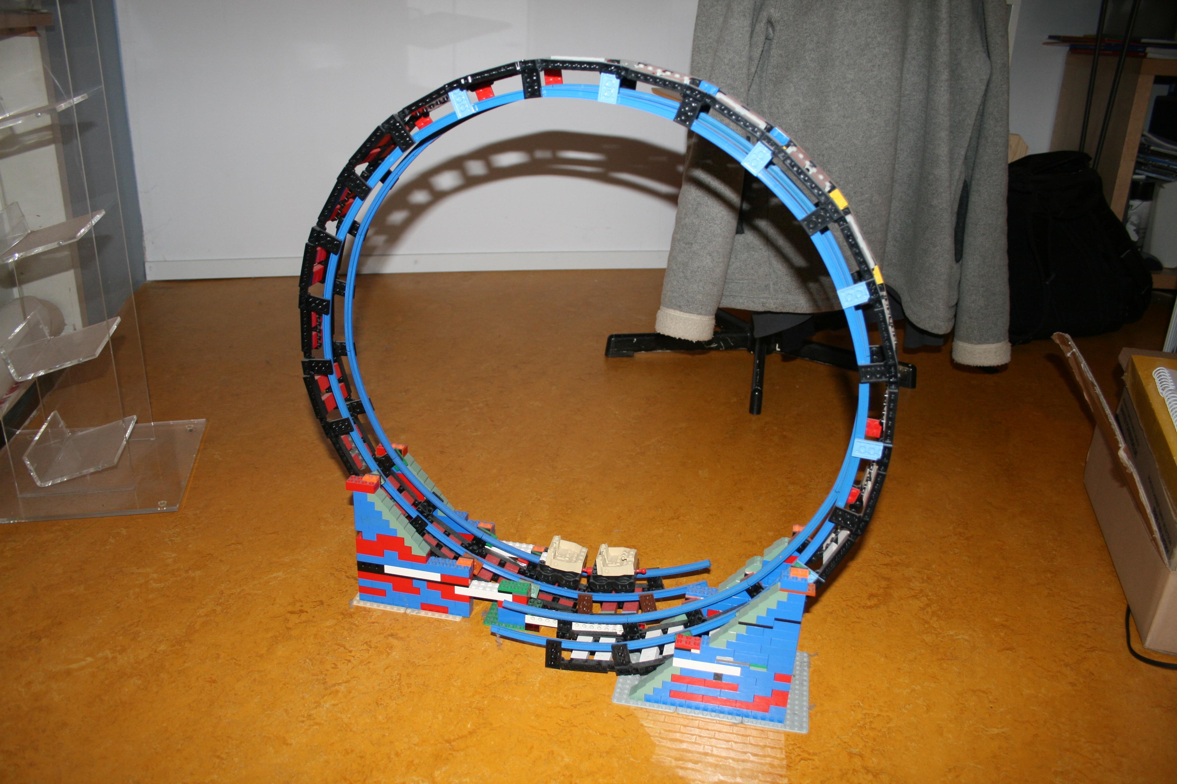 looping_lego_002_klein.jpg