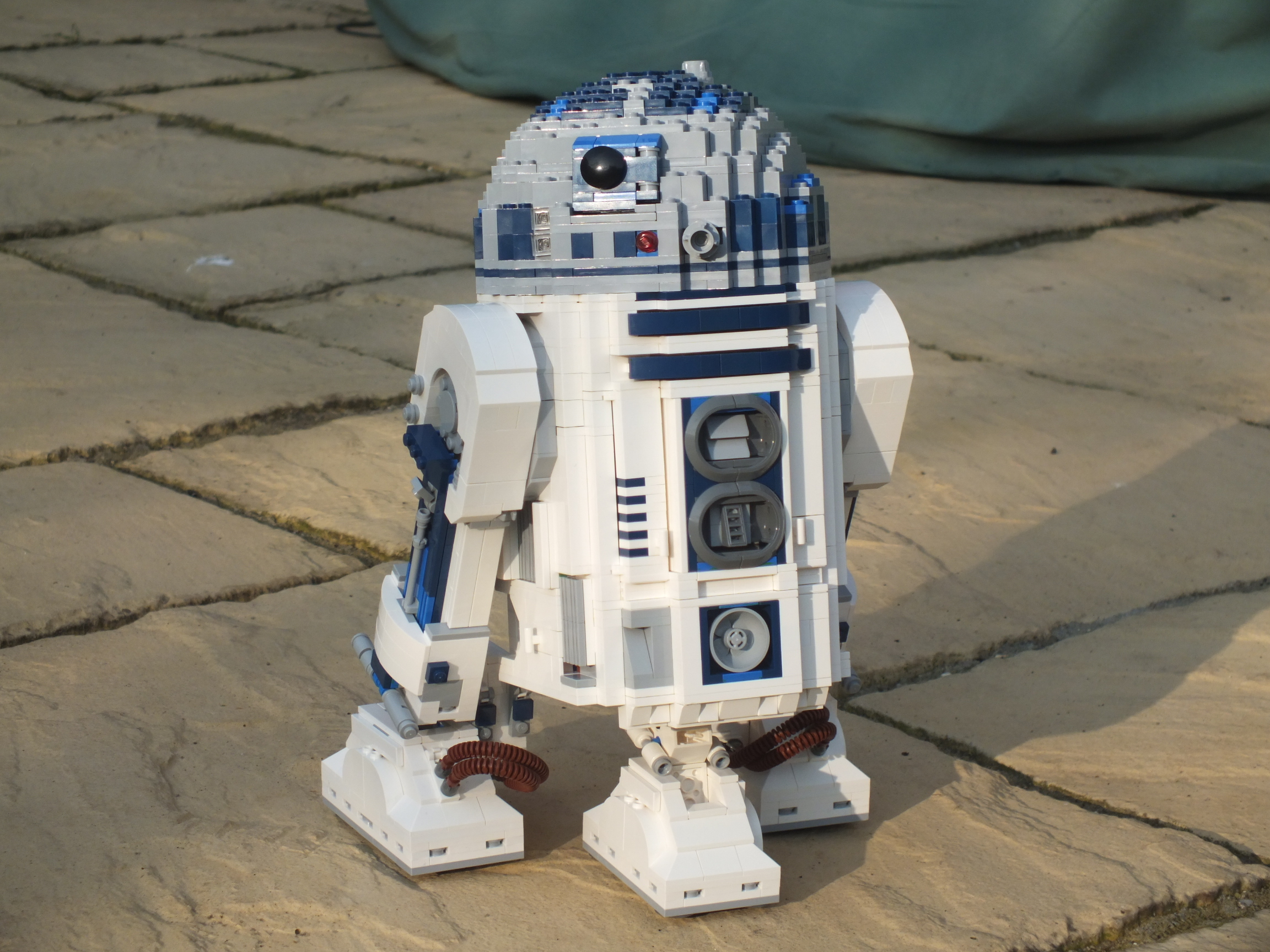 r2d2_100.jpg