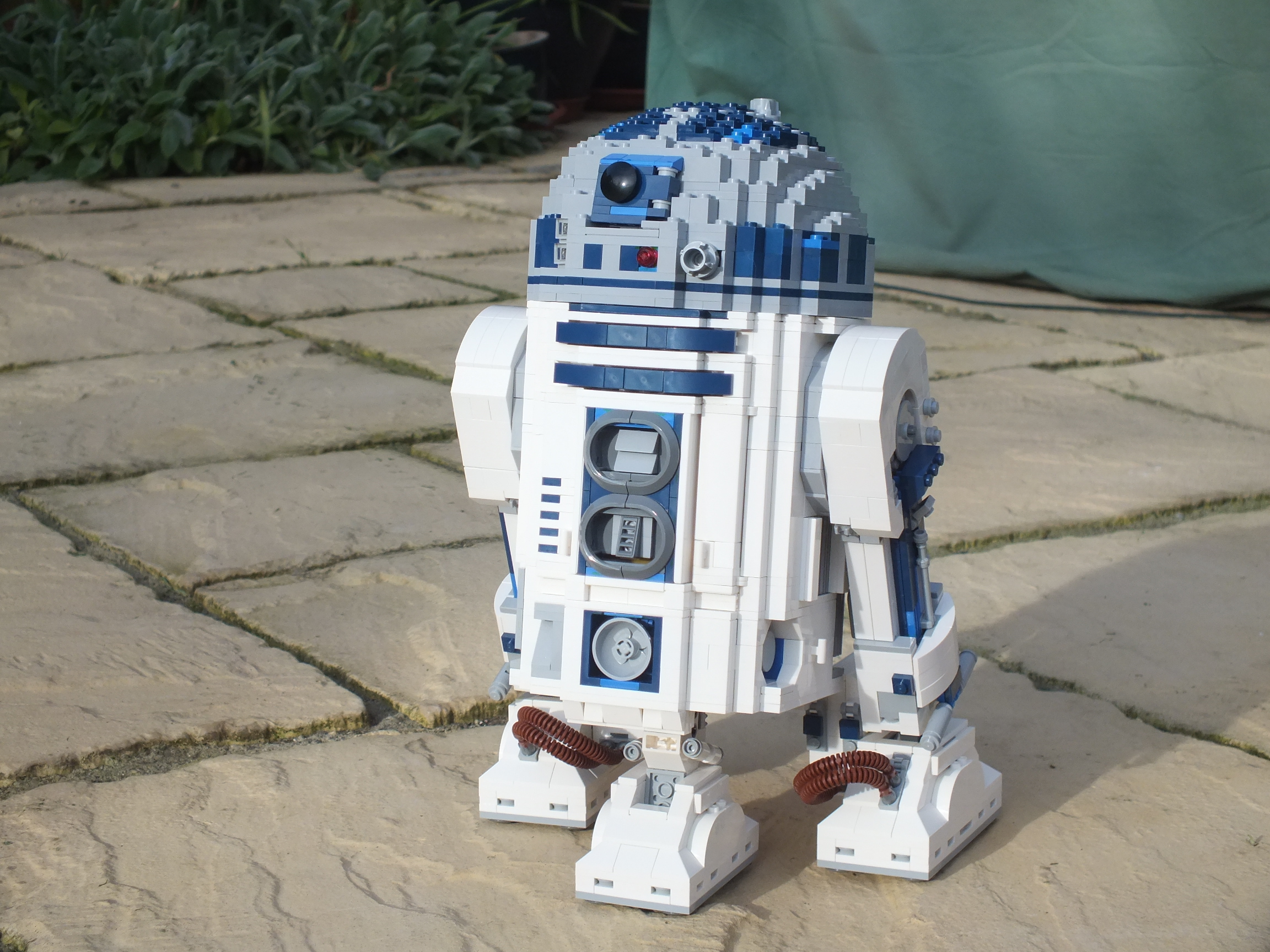 r2d2_001.jpg