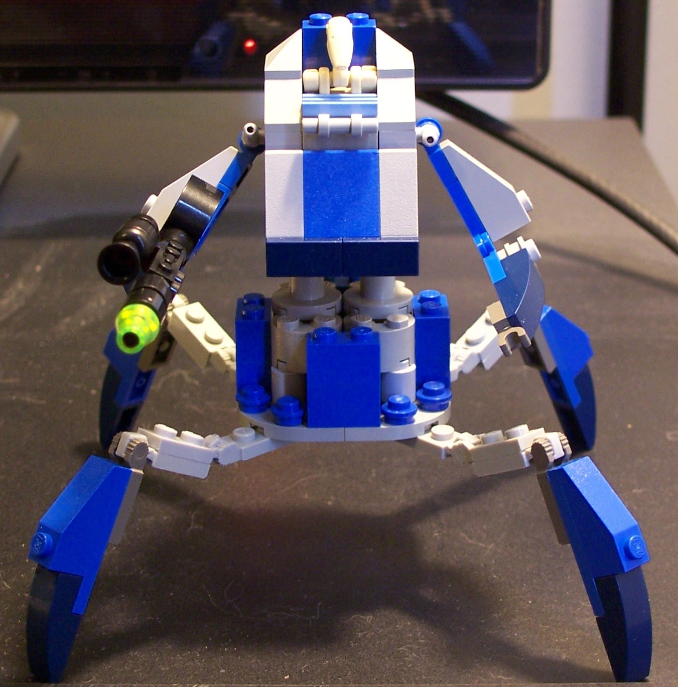 droid_battle_suit_1.jpg