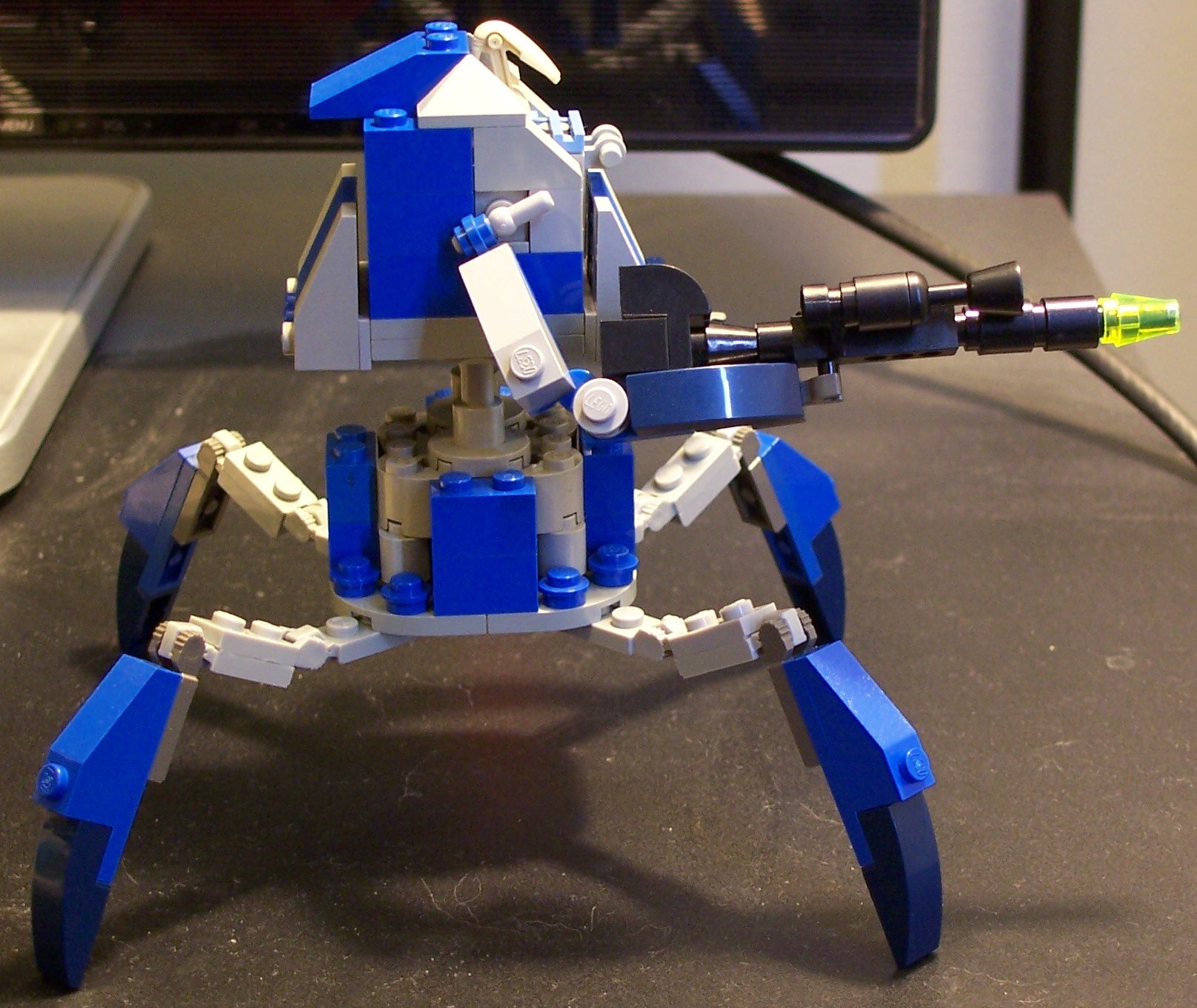 droid_battle_suit_2.jpg