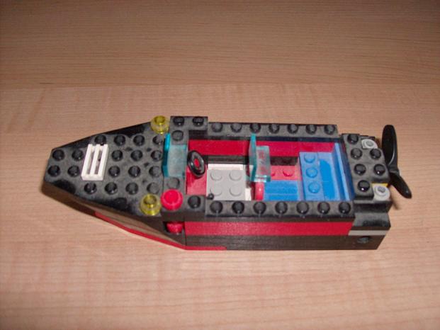 boat1.jpg