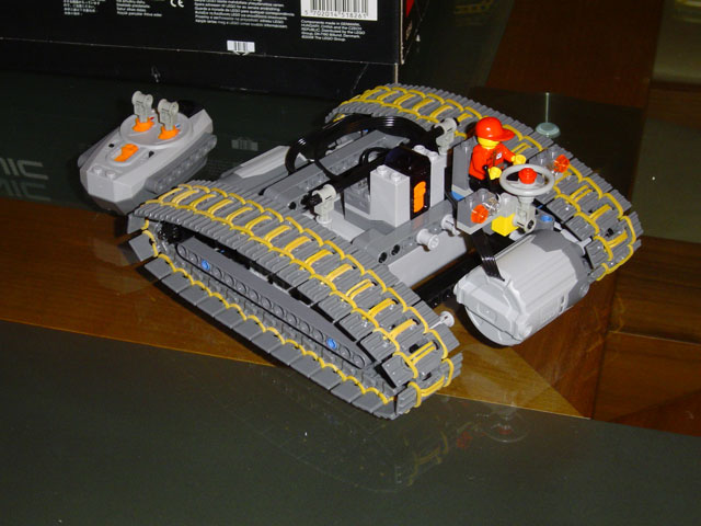 lego8294rubbertreads2.jpg