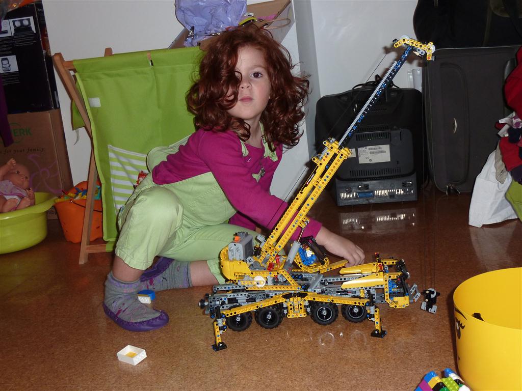 lego8053_lara.jpg