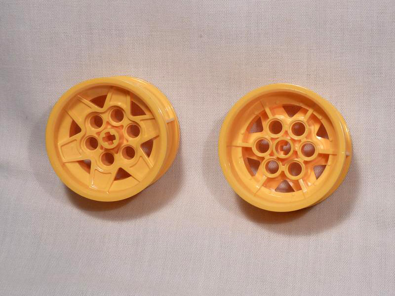 lego_6holes_rims_2011.jpg