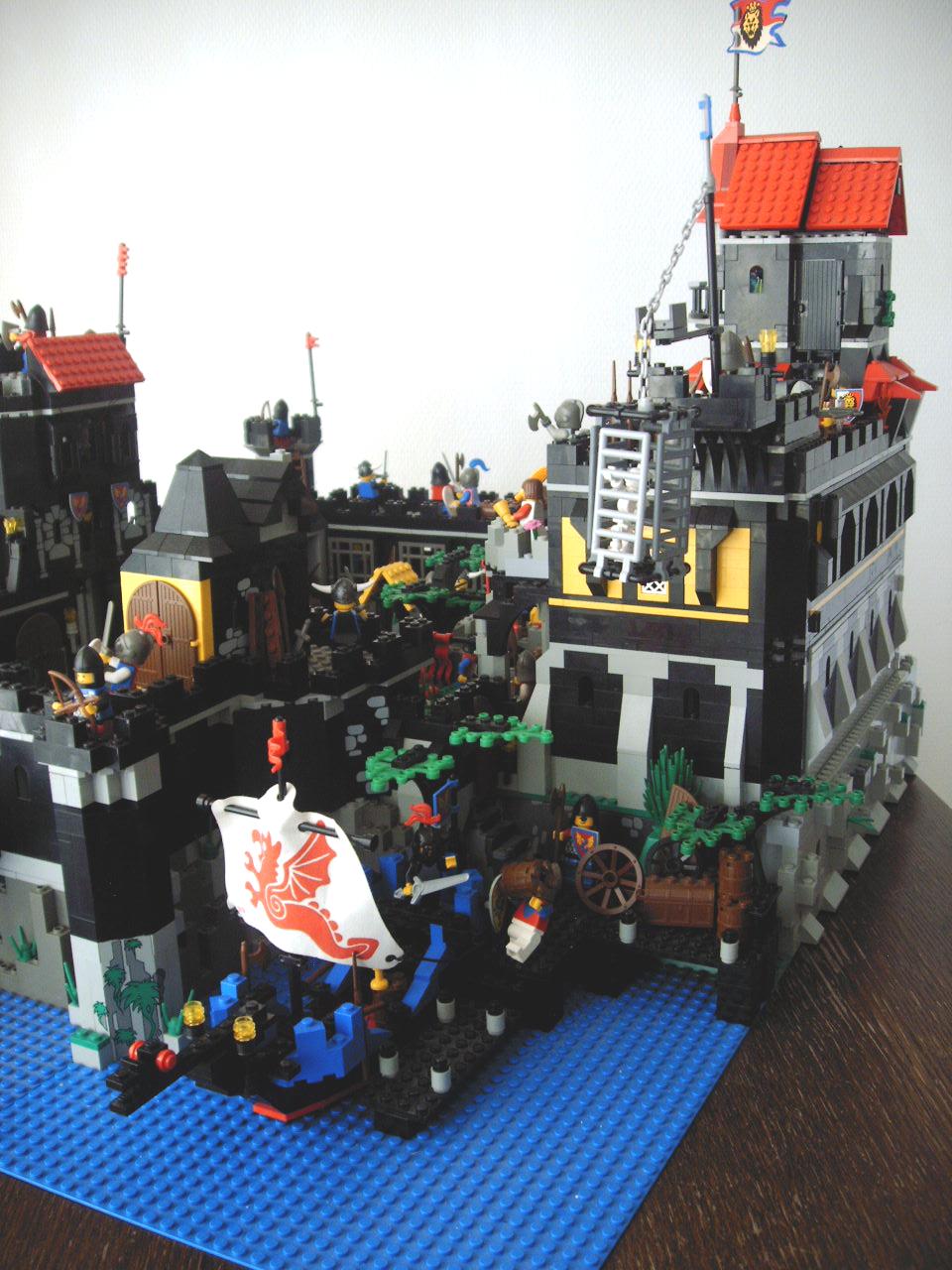 detail_castle_dock_1.jpg