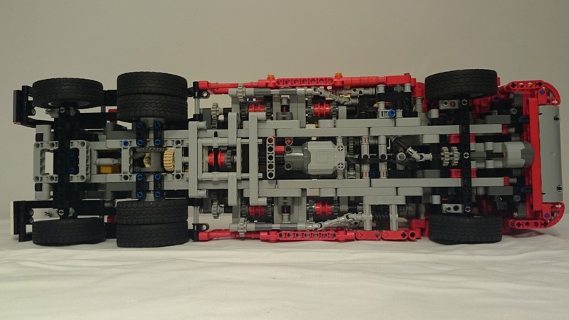 mercedes-arocs_21322649243_o.jpg
