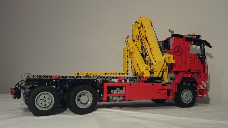 mercedes-arocs_21931348742_o.jpg