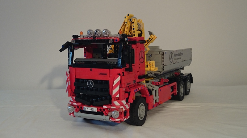 mercedes-arocs_21944127195_o.jpg