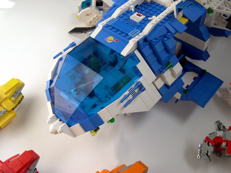 048-cockpit-closed.jpg