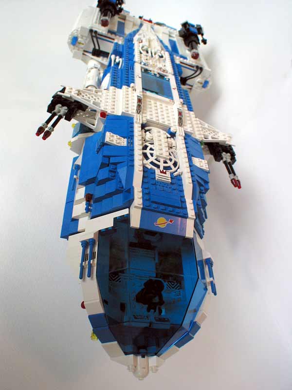 900-outrageous-fortune-snea.jpg