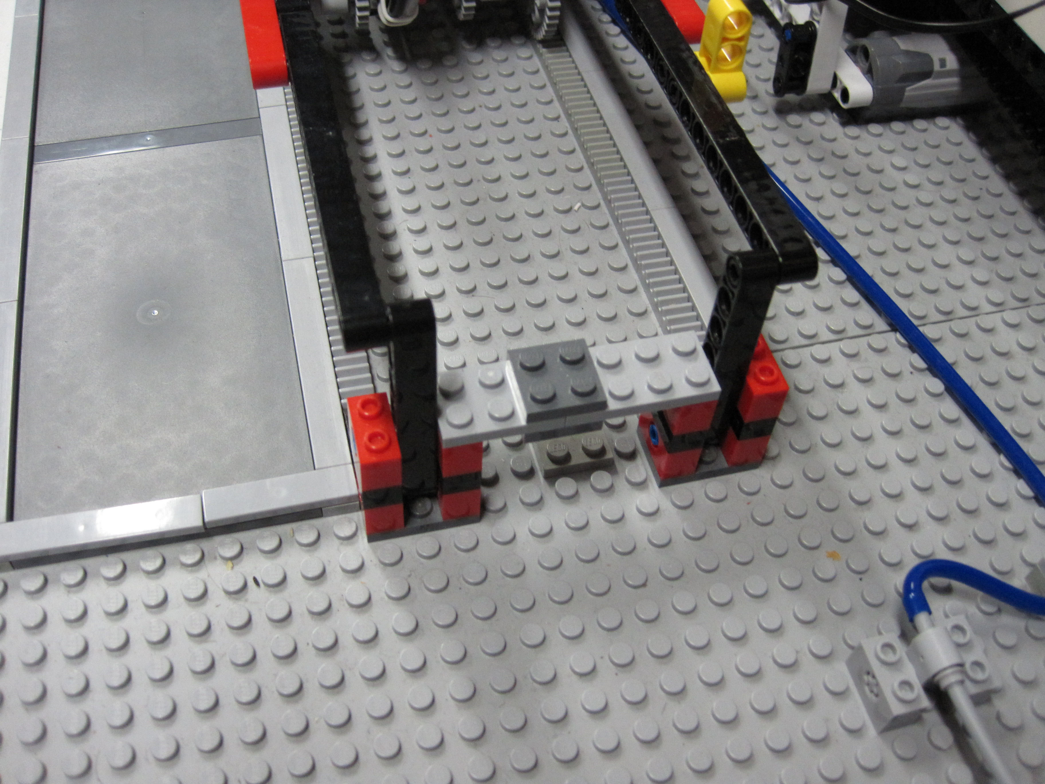 bucket_o_bricks_apart_007.jpg
