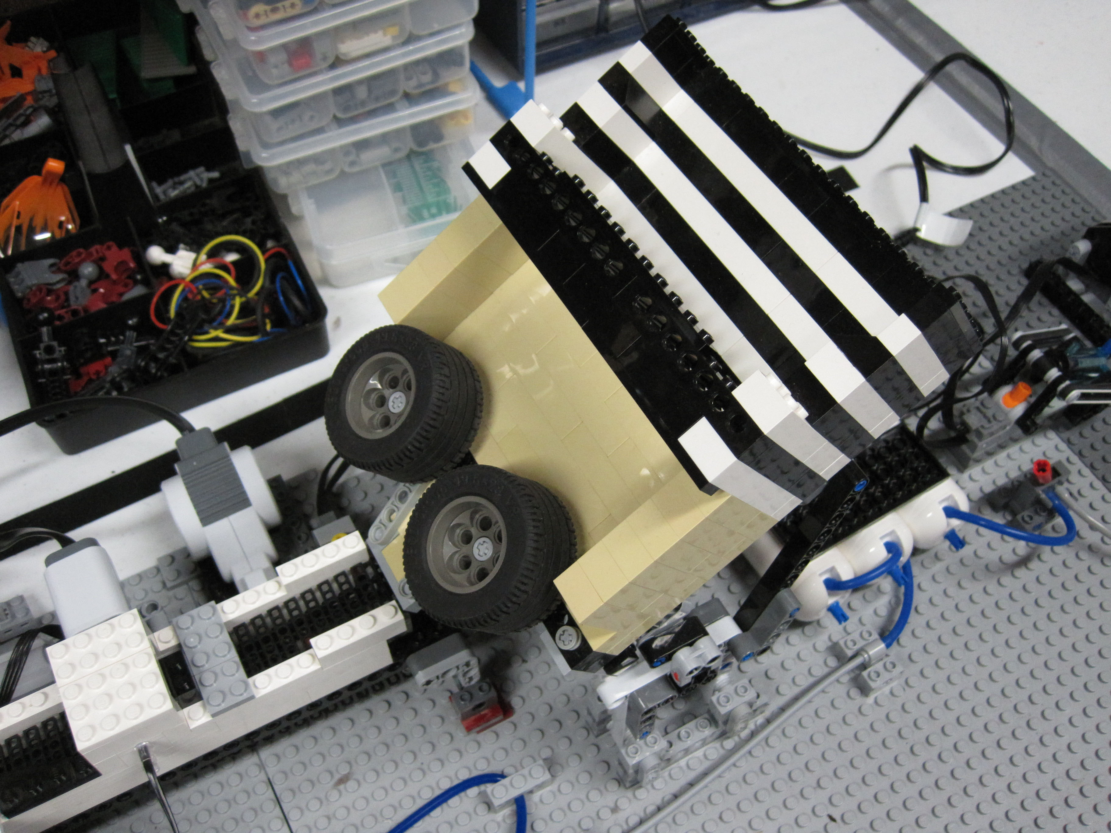 bucket_o_bricks_apart_031.jpg