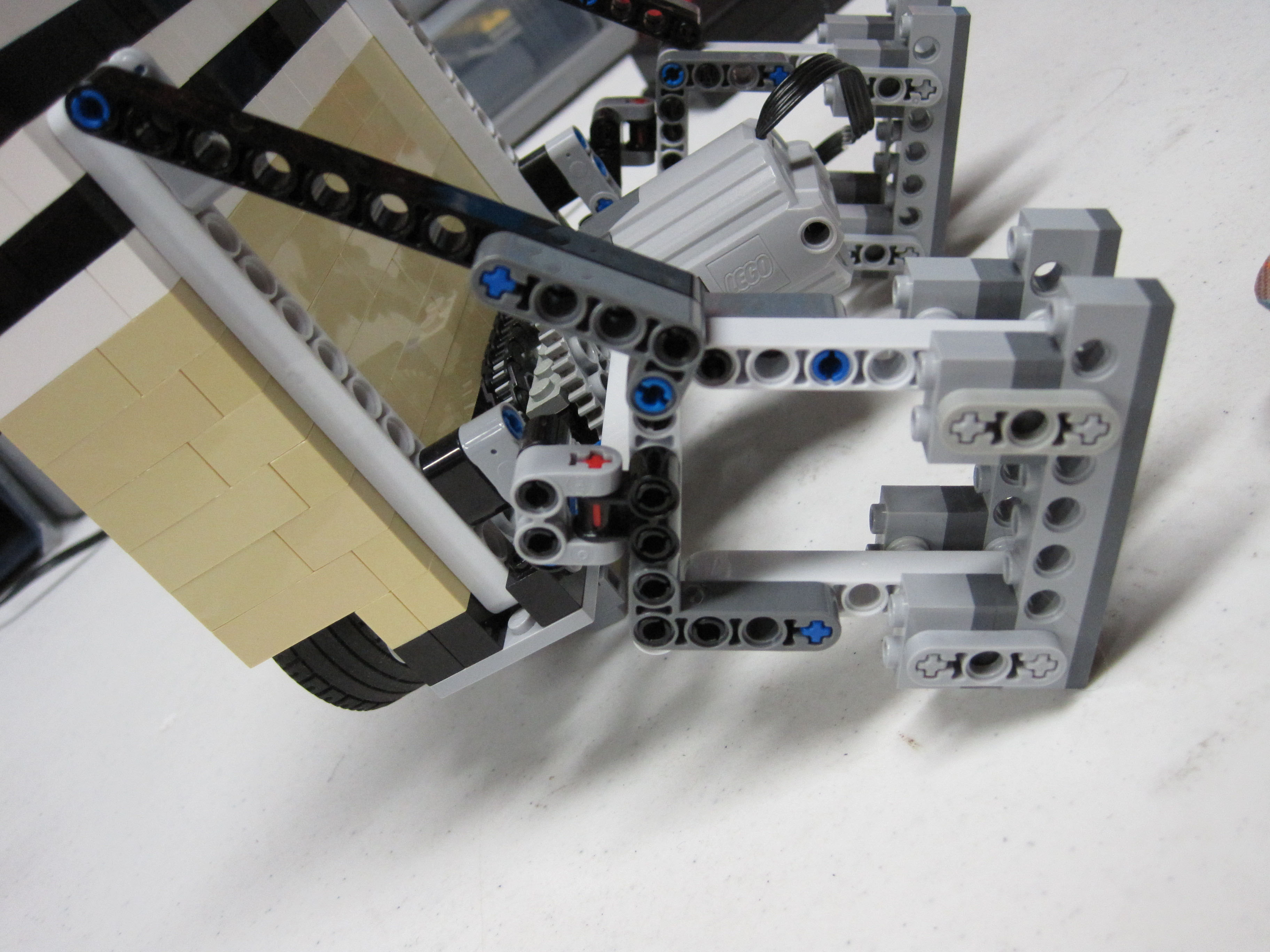 bucket_o_bricks_apart_041.jpg