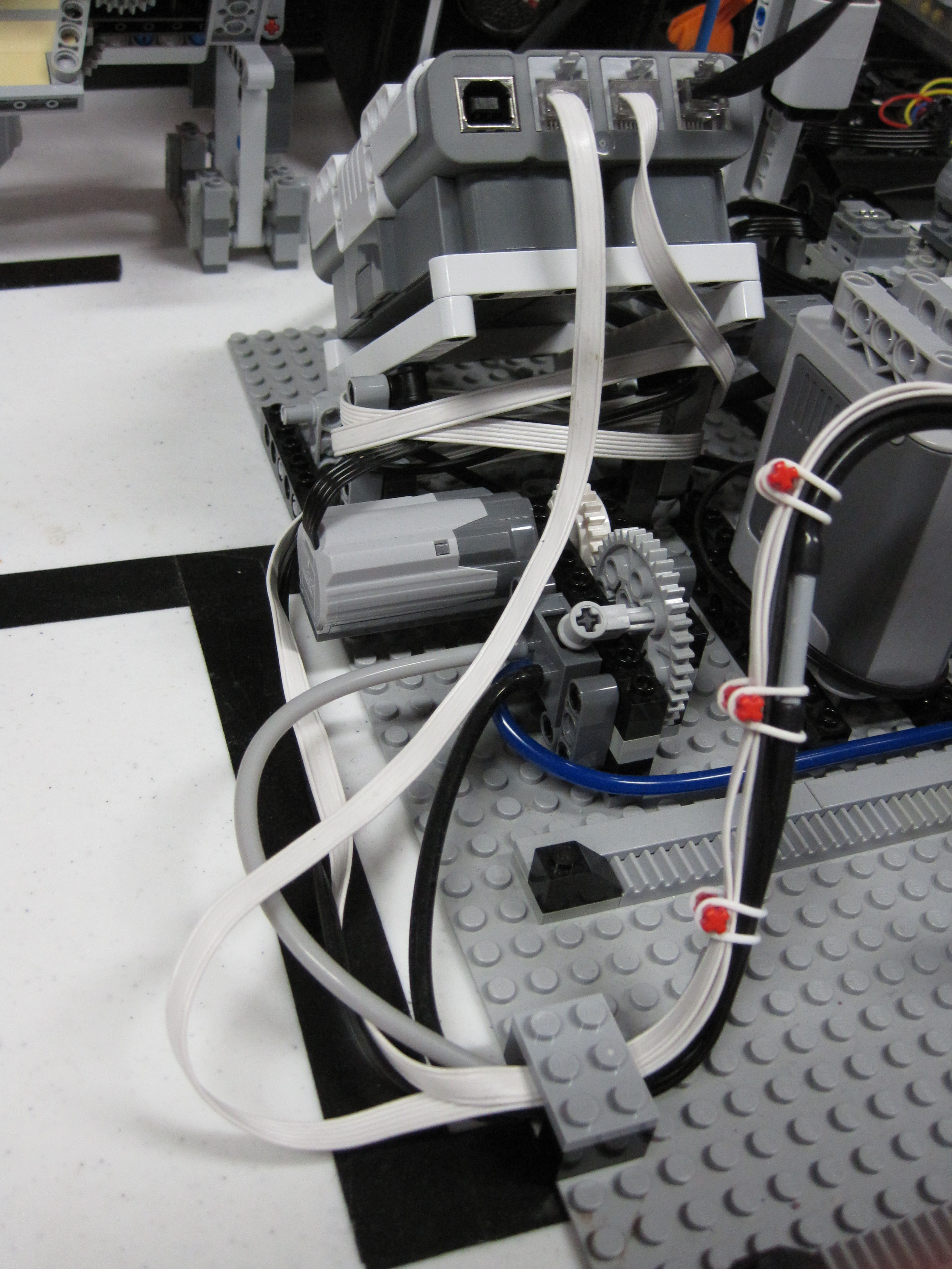bucket_o_bricks_apart_043.jpg