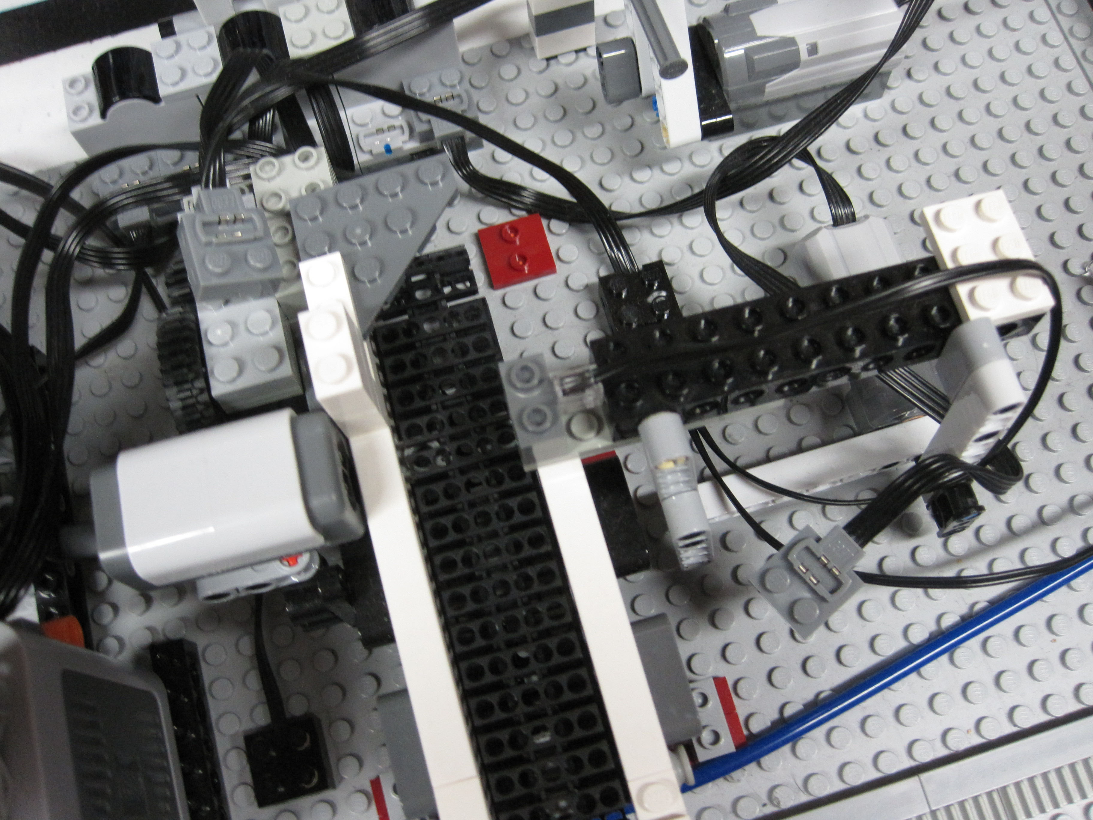 bucket_o_bricks_apart_063.jpg