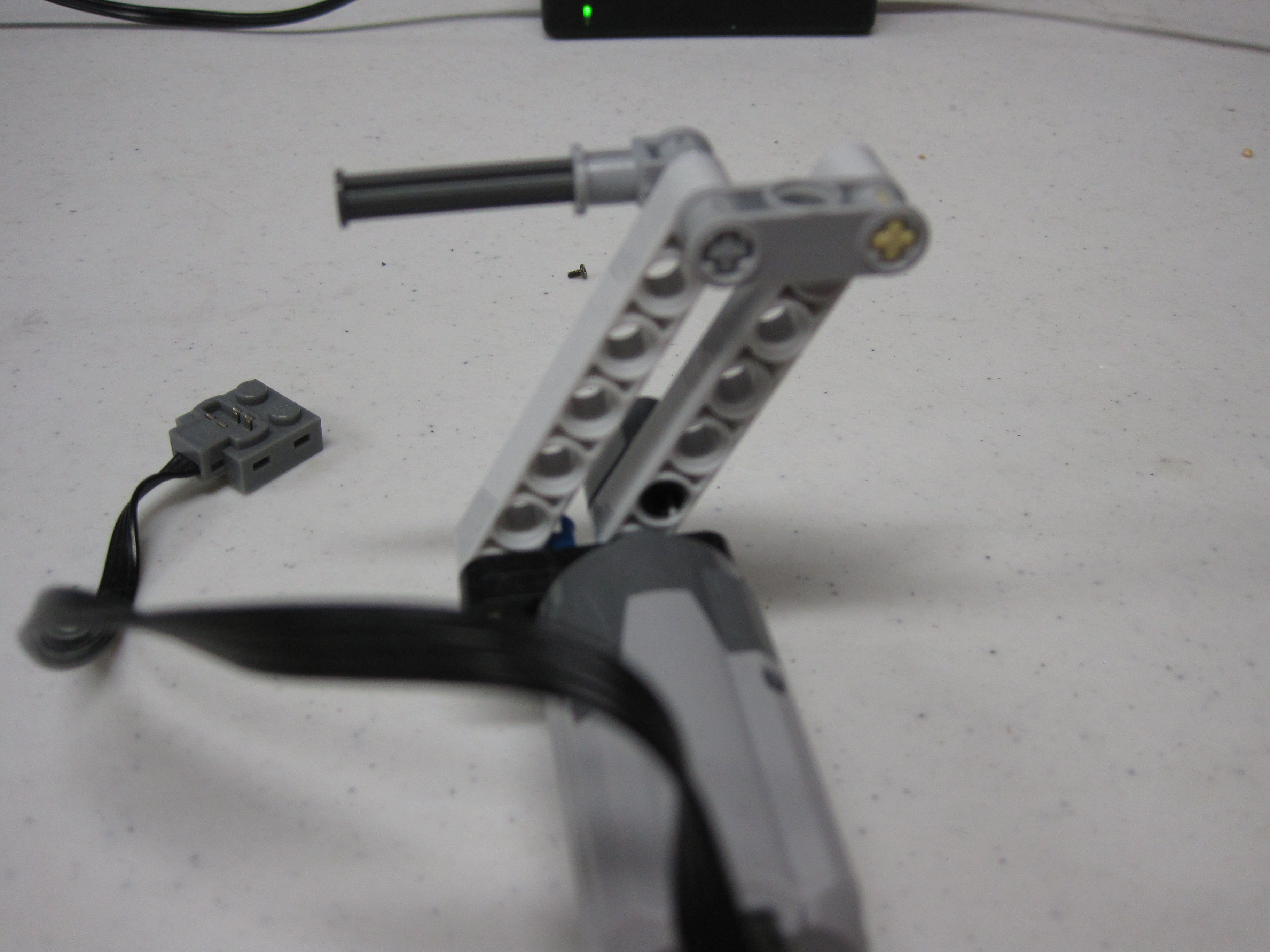 bucket_o_bricks_apart_076.jpg