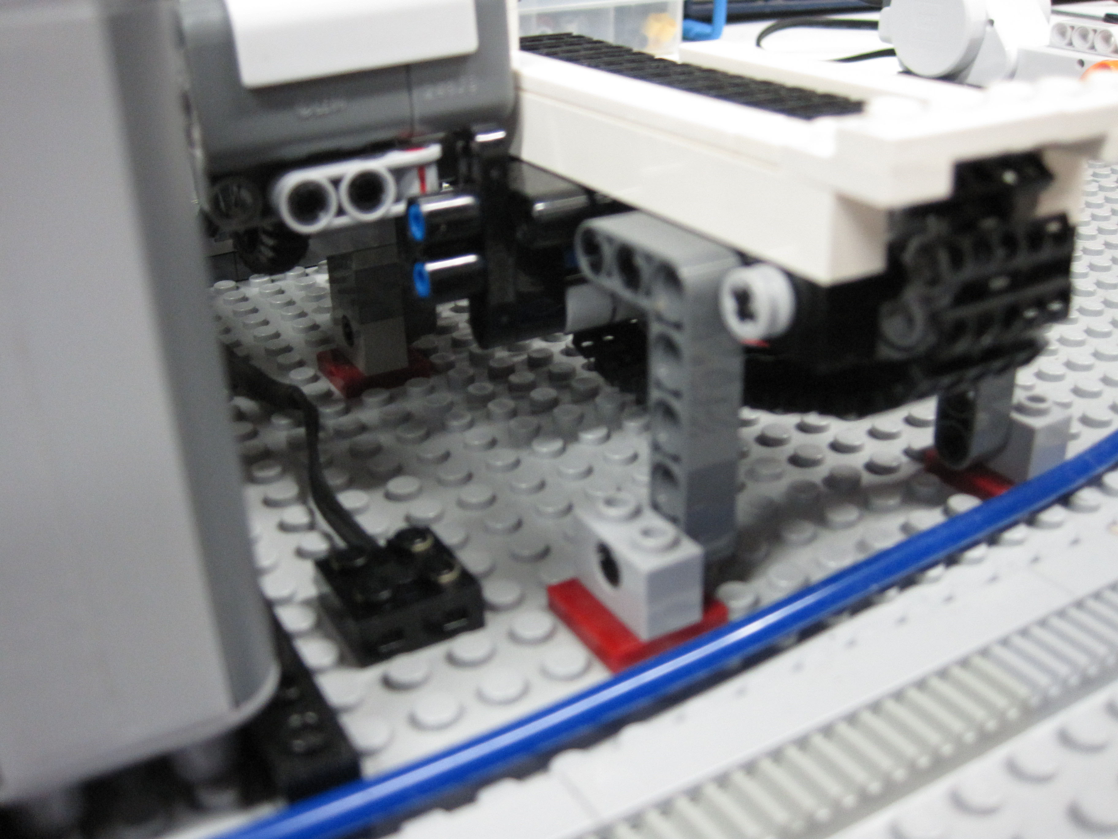 bucket_o_bricks_apart_081.jpg