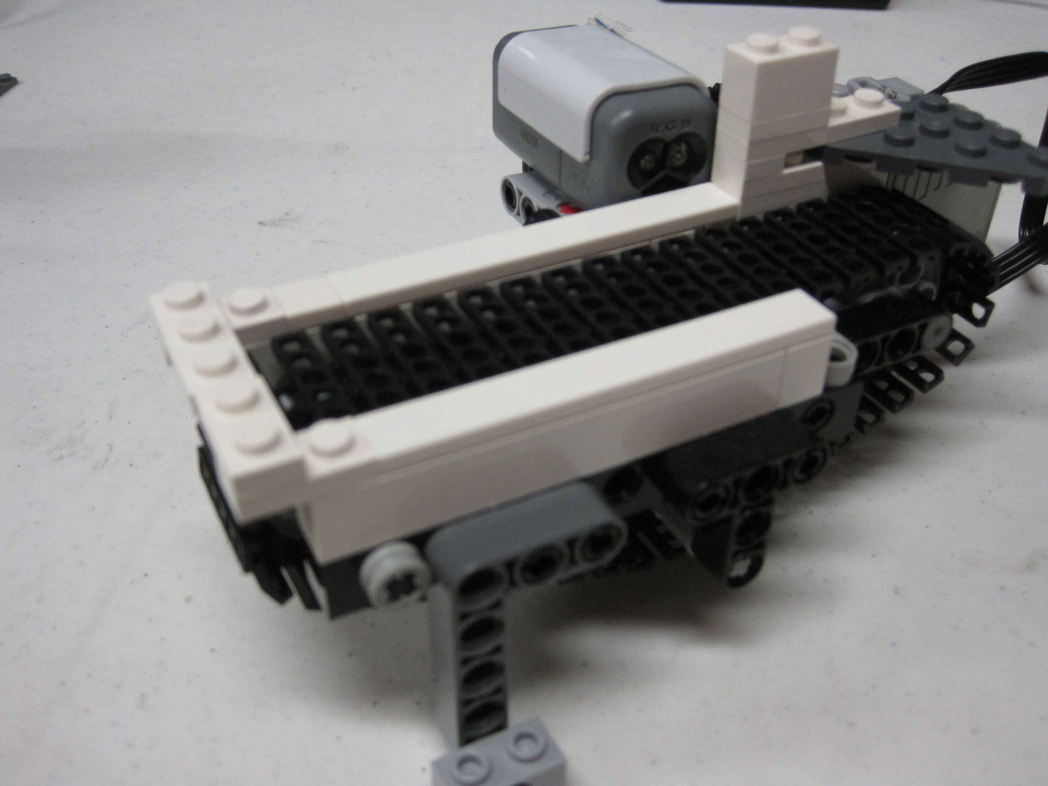 bucket_o_bricks_apart_086.jpg
