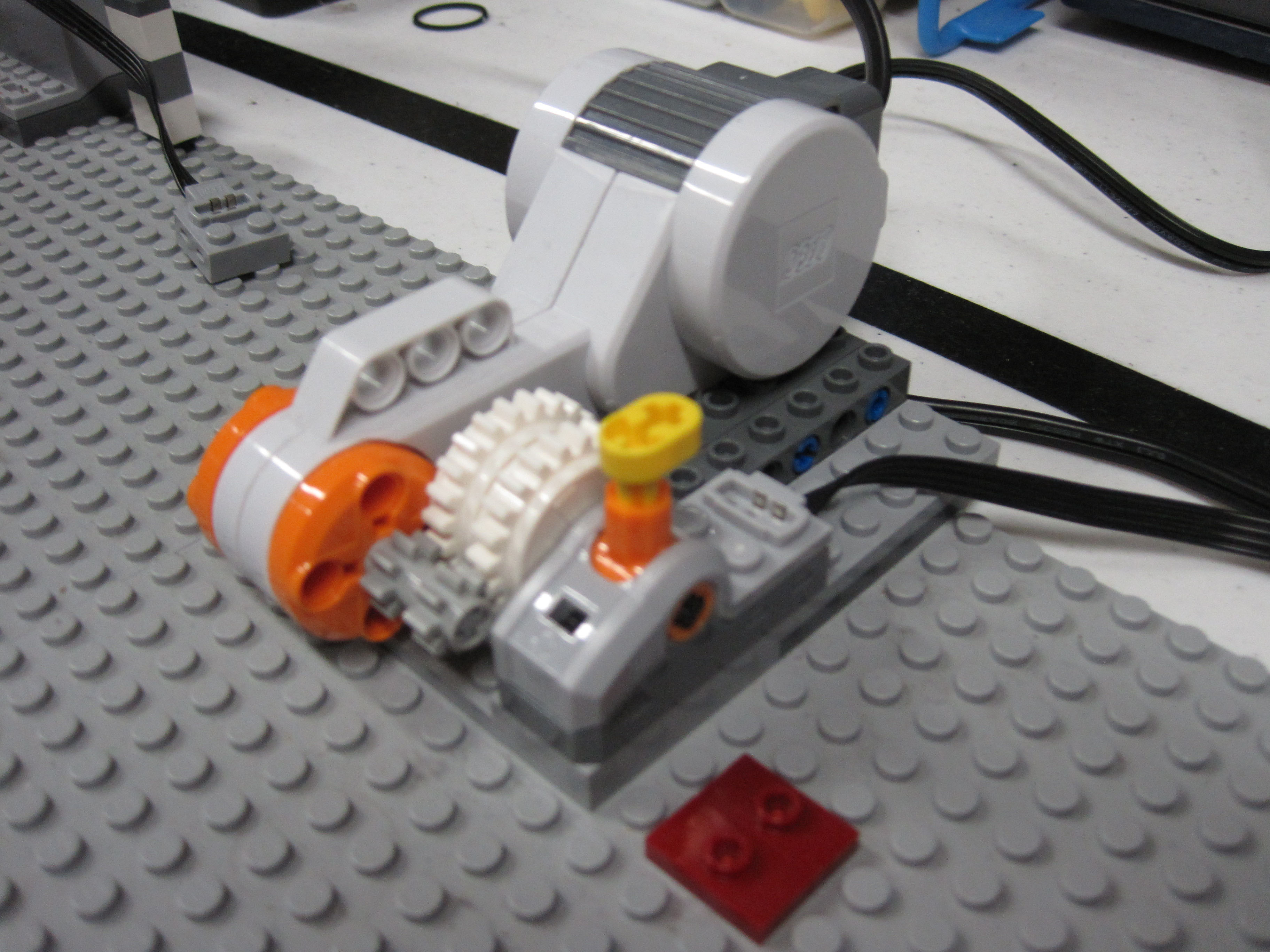 bucket_o_bricks_apart_093.jpg