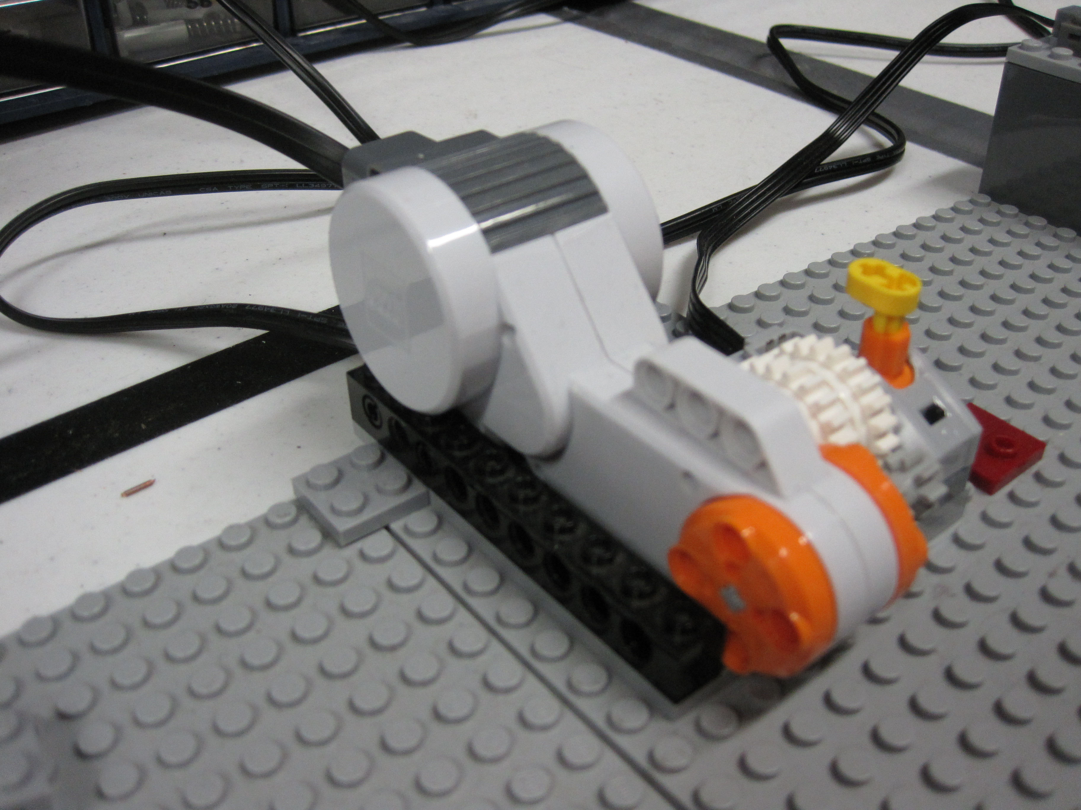 bucket_o_bricks_apart_094.jpg