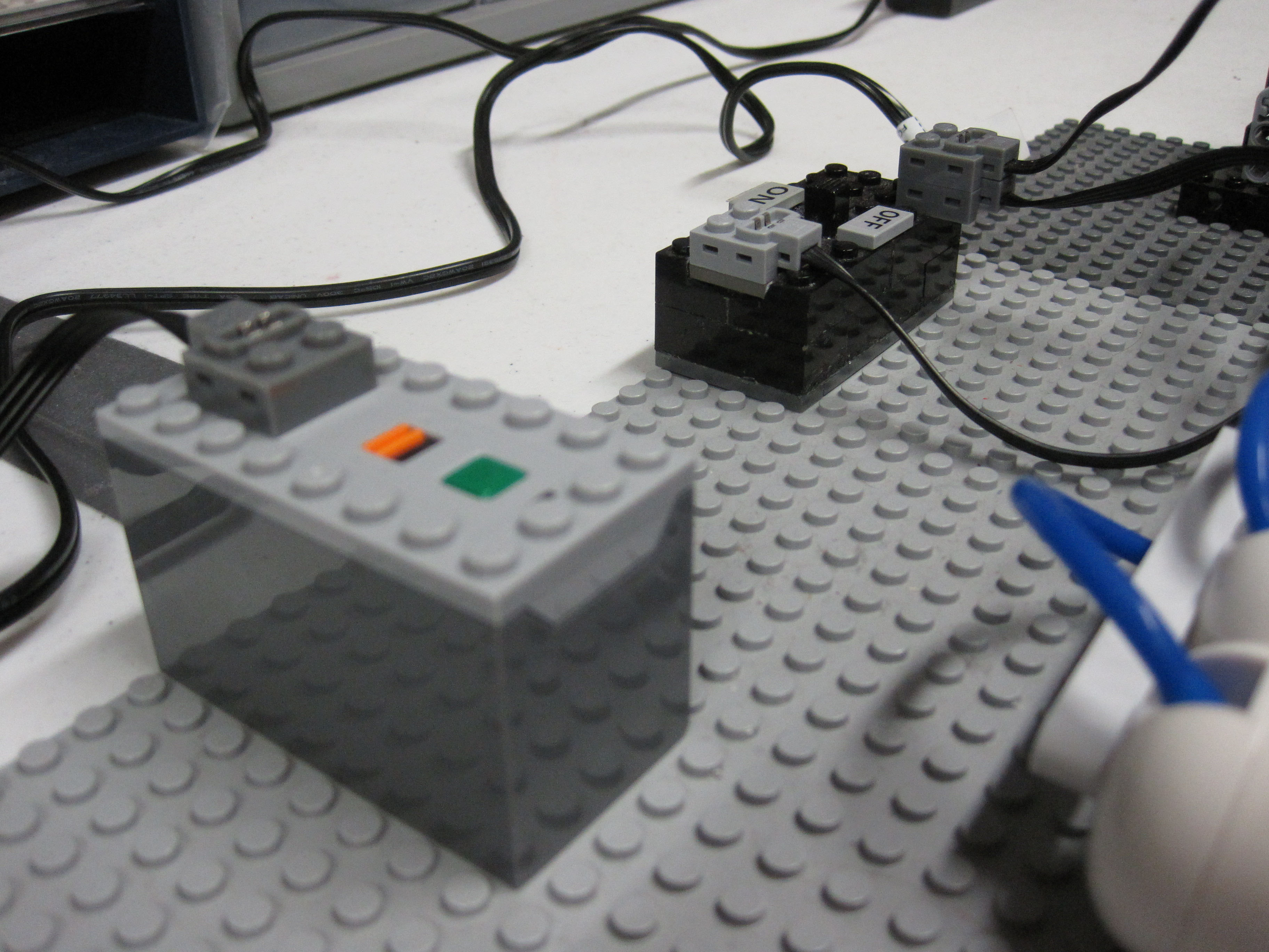 bucket_o_bricks_apart_095.jpg