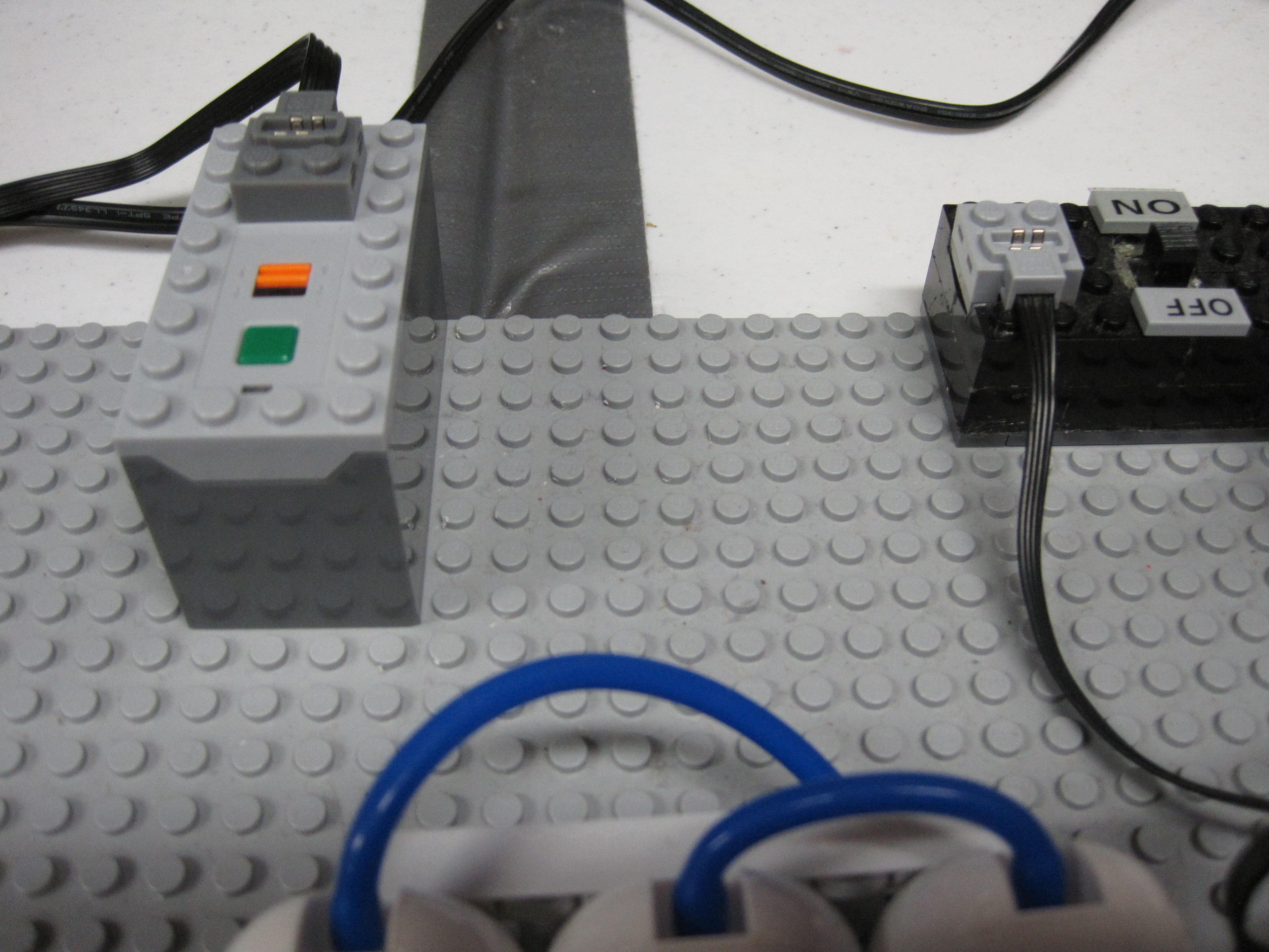 bucket_o_bricks_apart_096.jpg