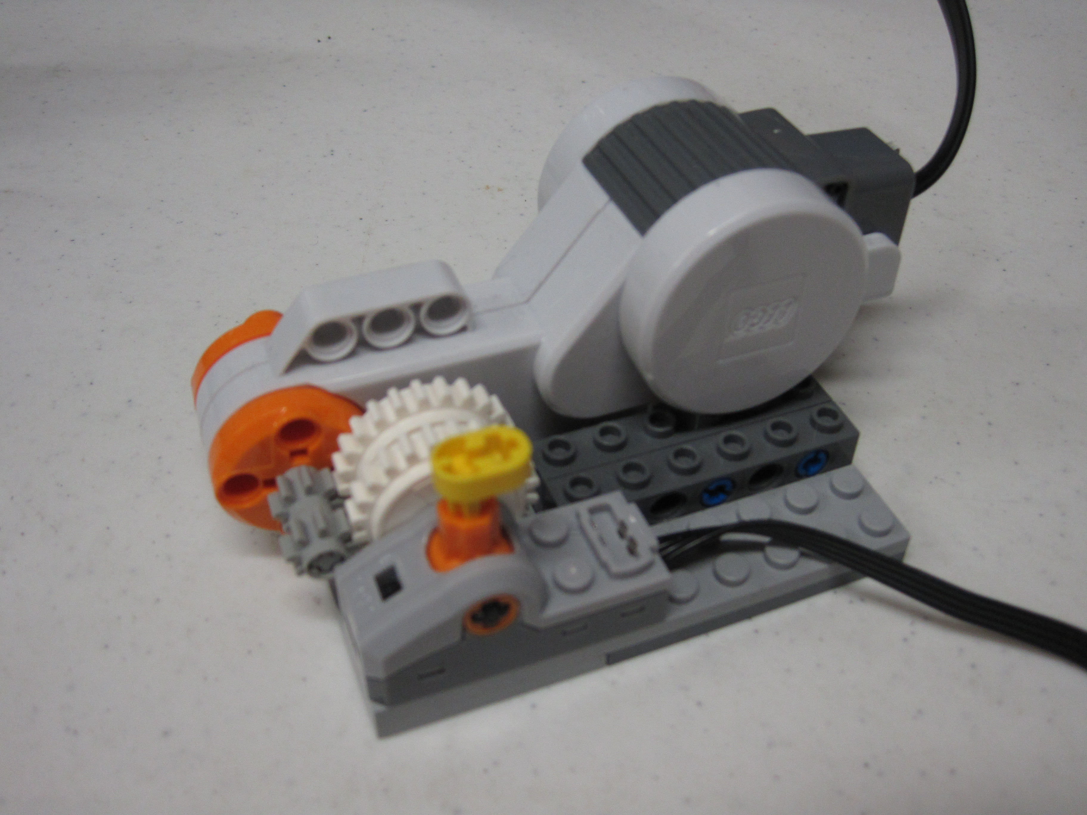 bucket_o_bricks_apart_098.jpg
