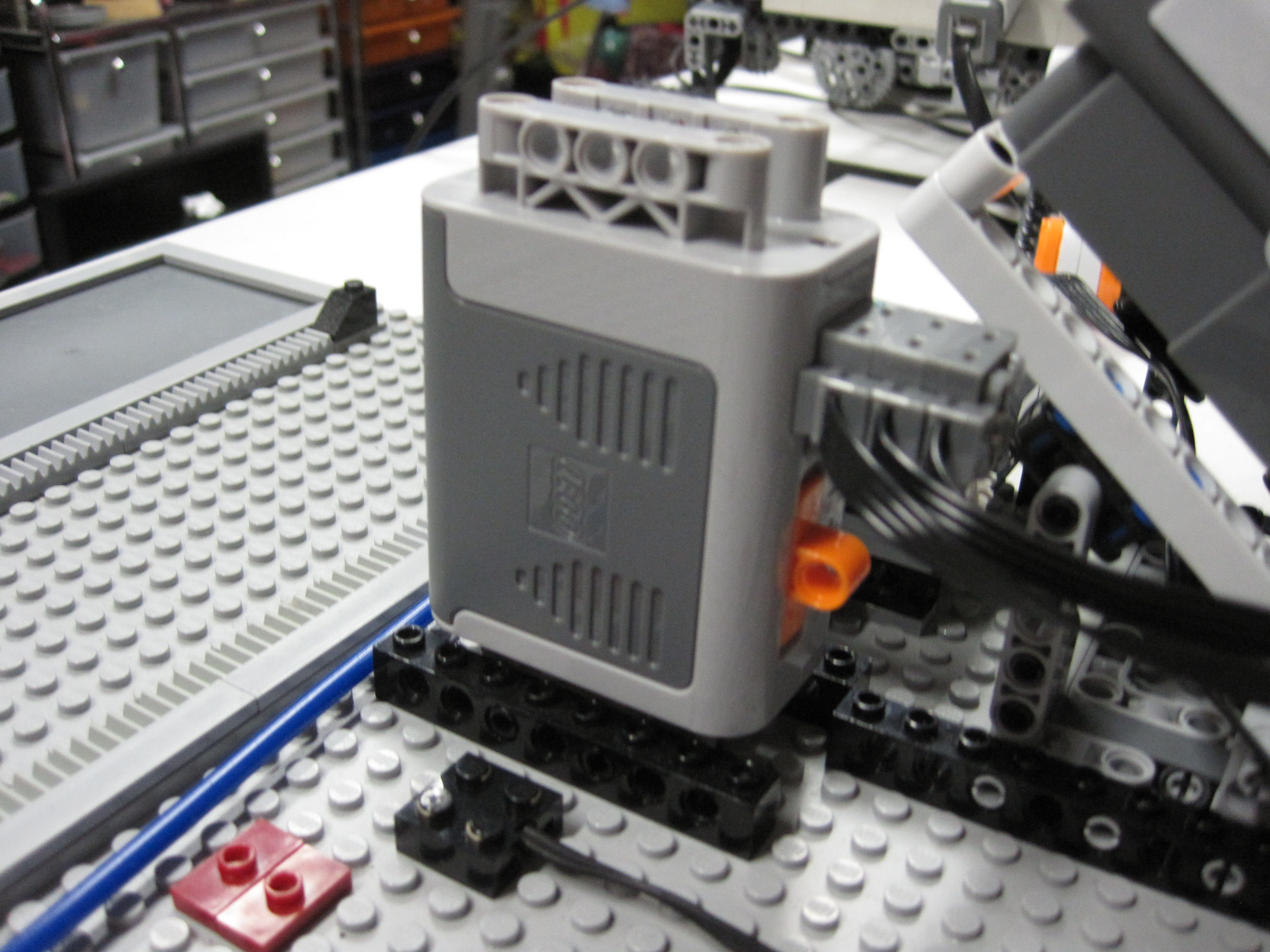bucket_o_bricks_apart_105.jpg