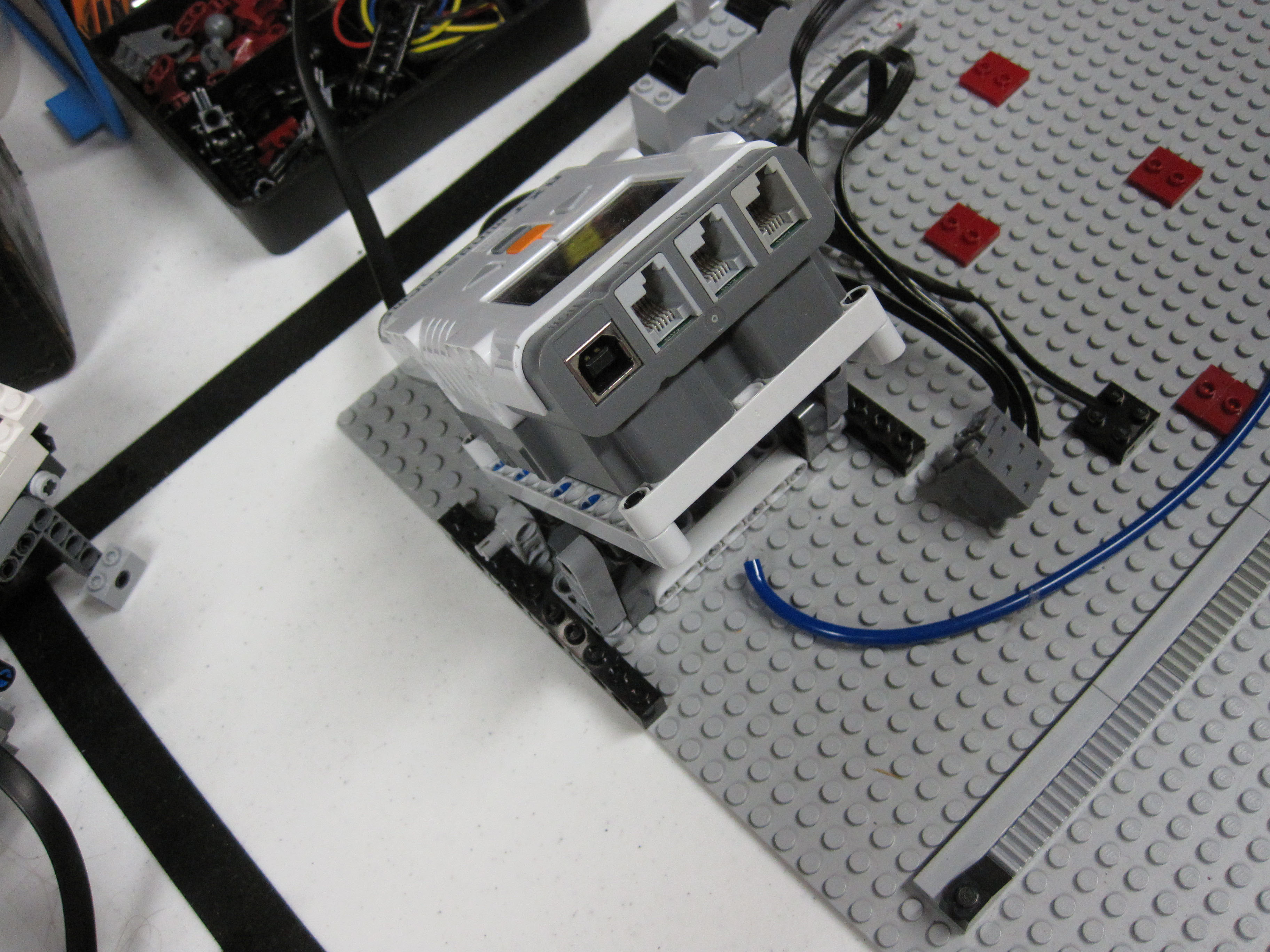 bucket_o_bricks_apart_117.jpg