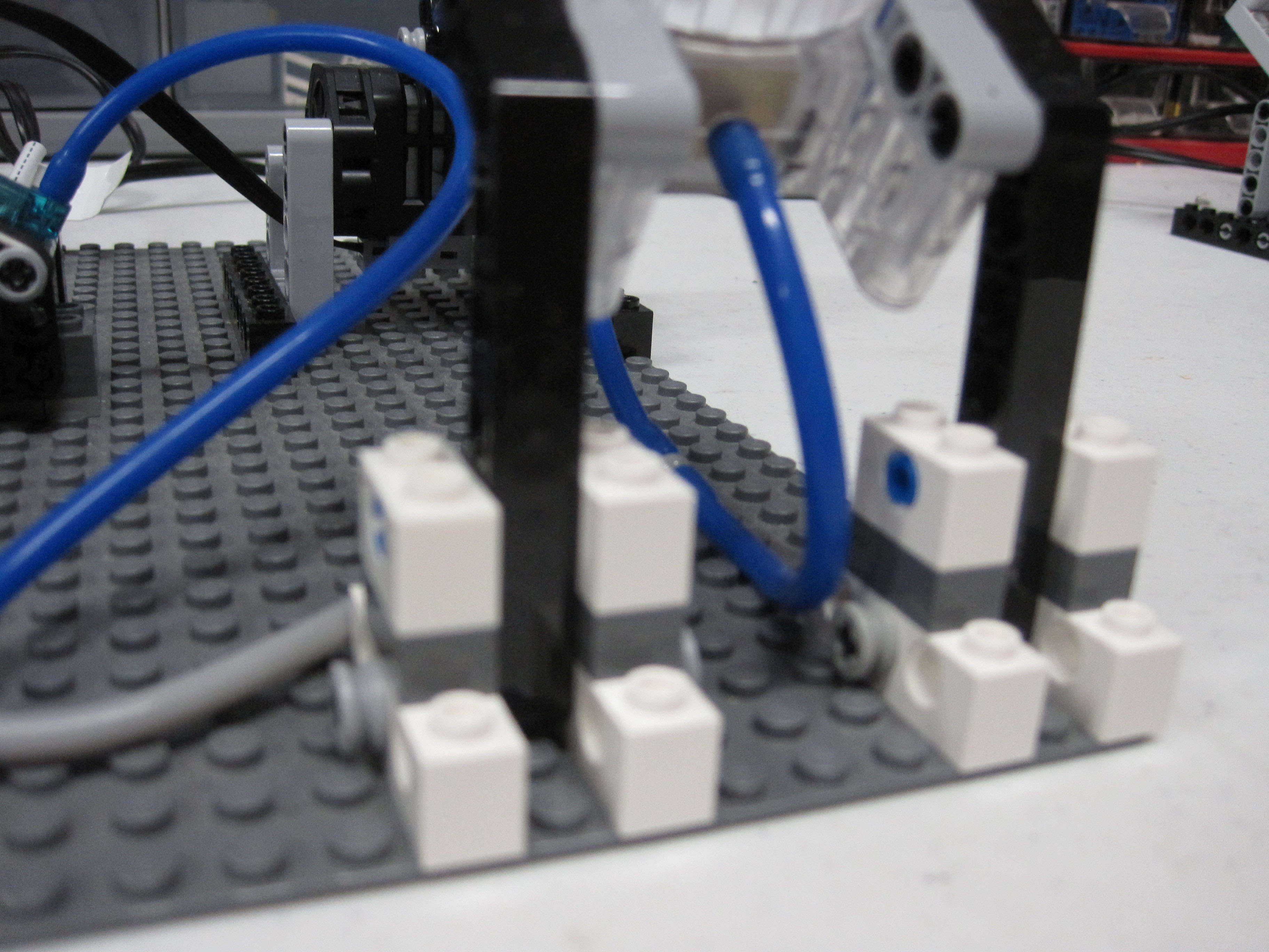 bucket_o_bricks_apart_141.jpg