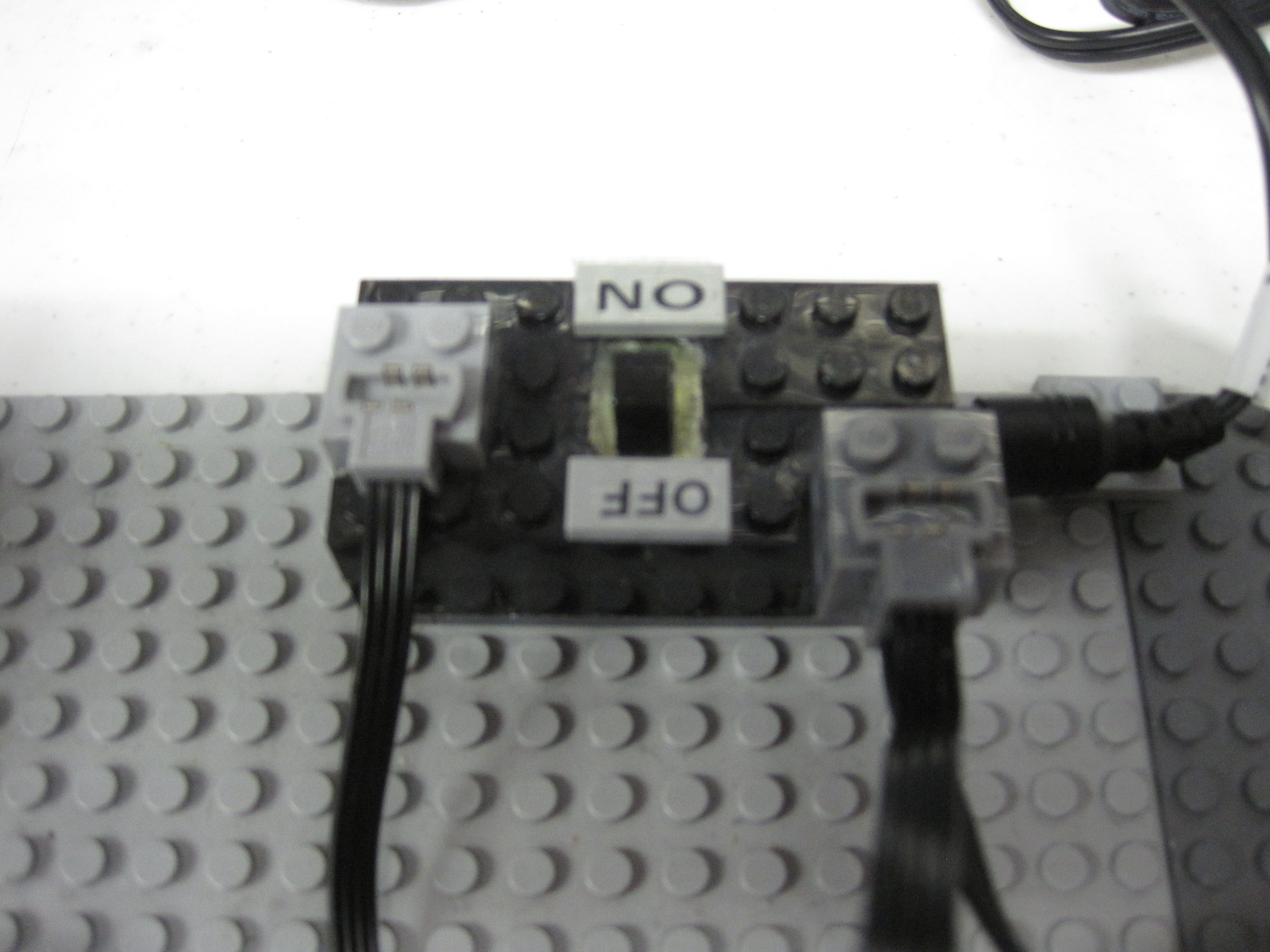 bucket_o_bricks_apart_149.jpg