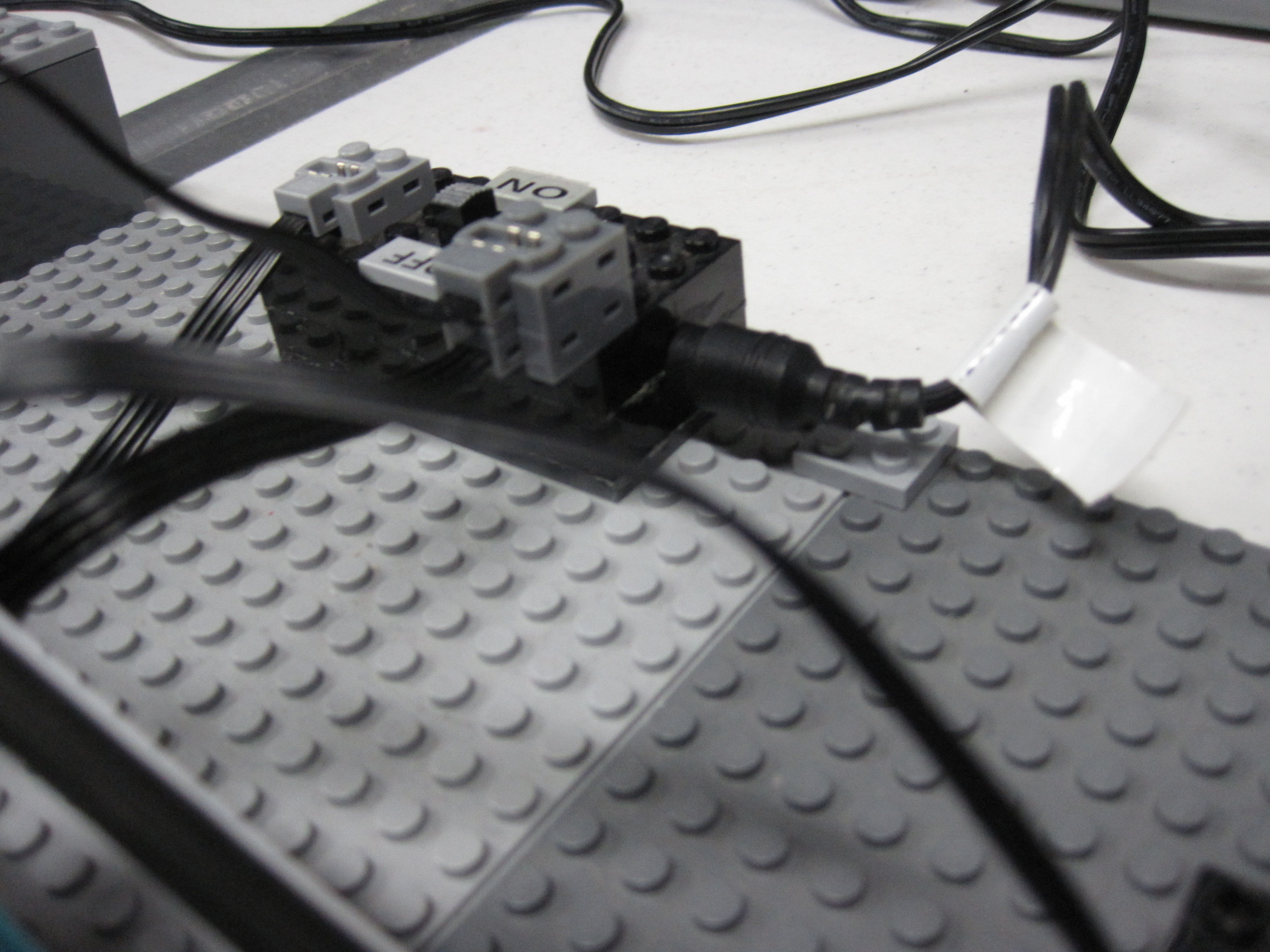 bucket_o_bricks_apart_151.jpg