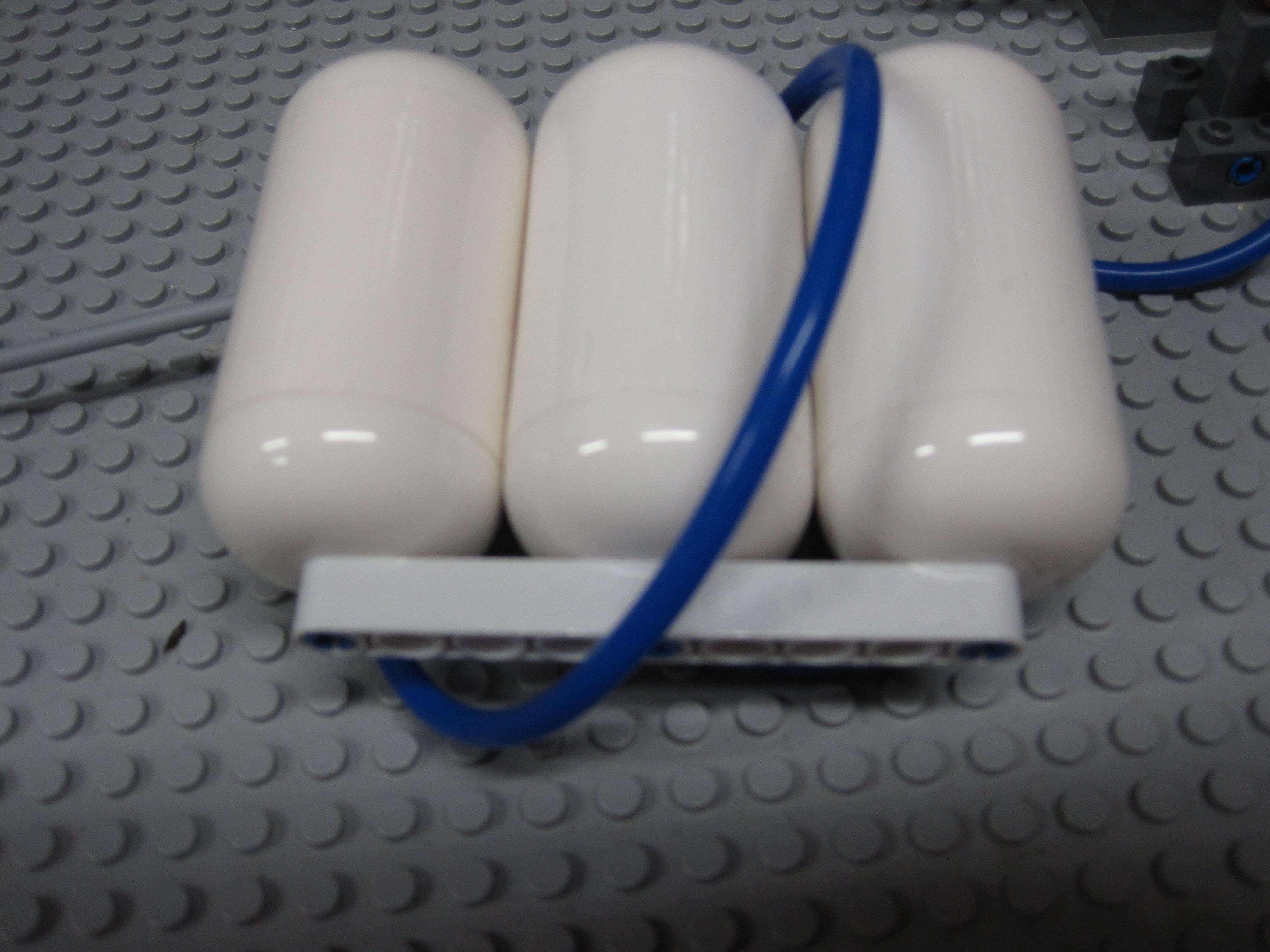 bucket_o_bricks_apart_153.jpg