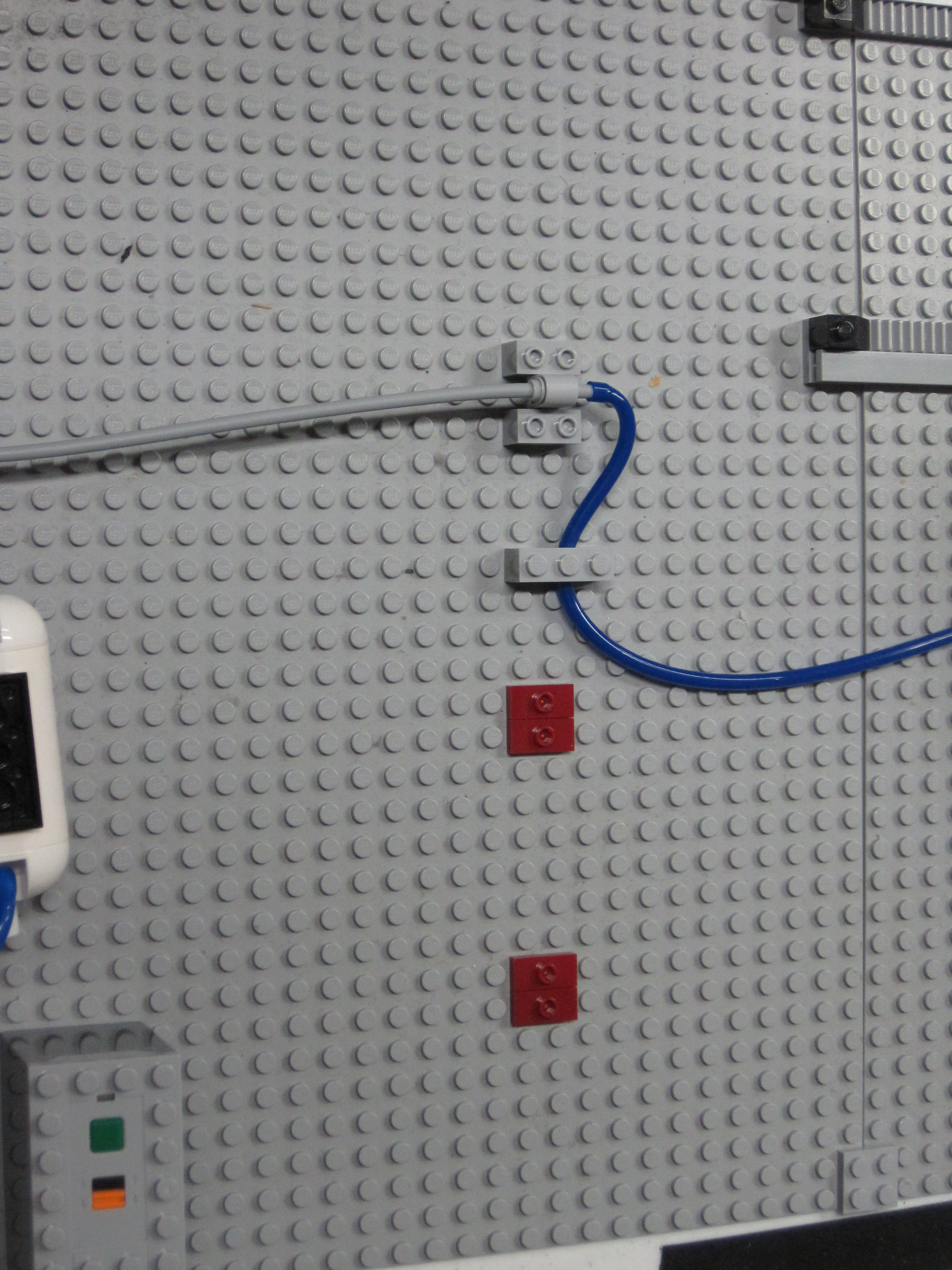 bucket_o_bricks_apart_162.jpg