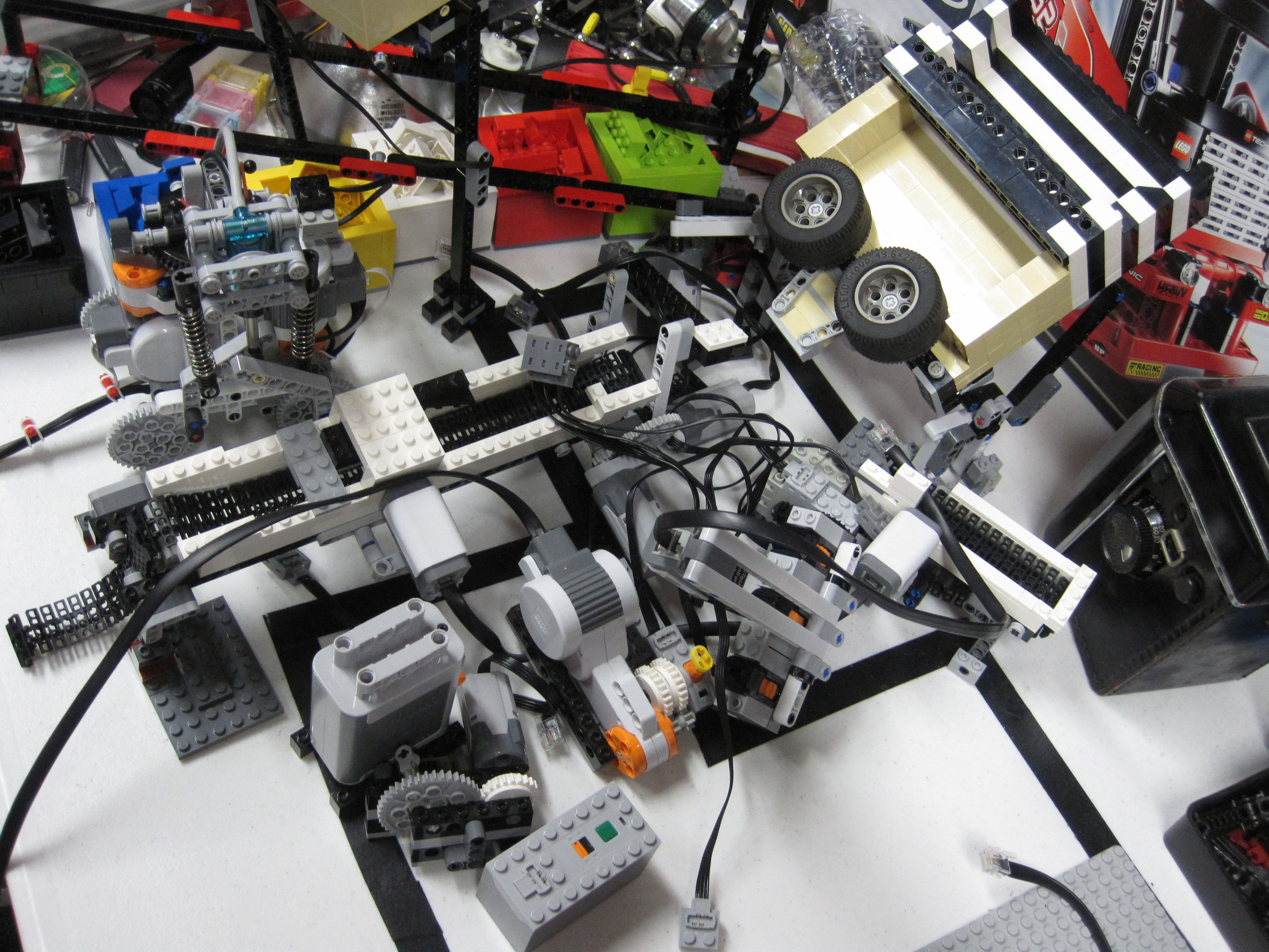 bucket_o_bricks_apart_170.jpg