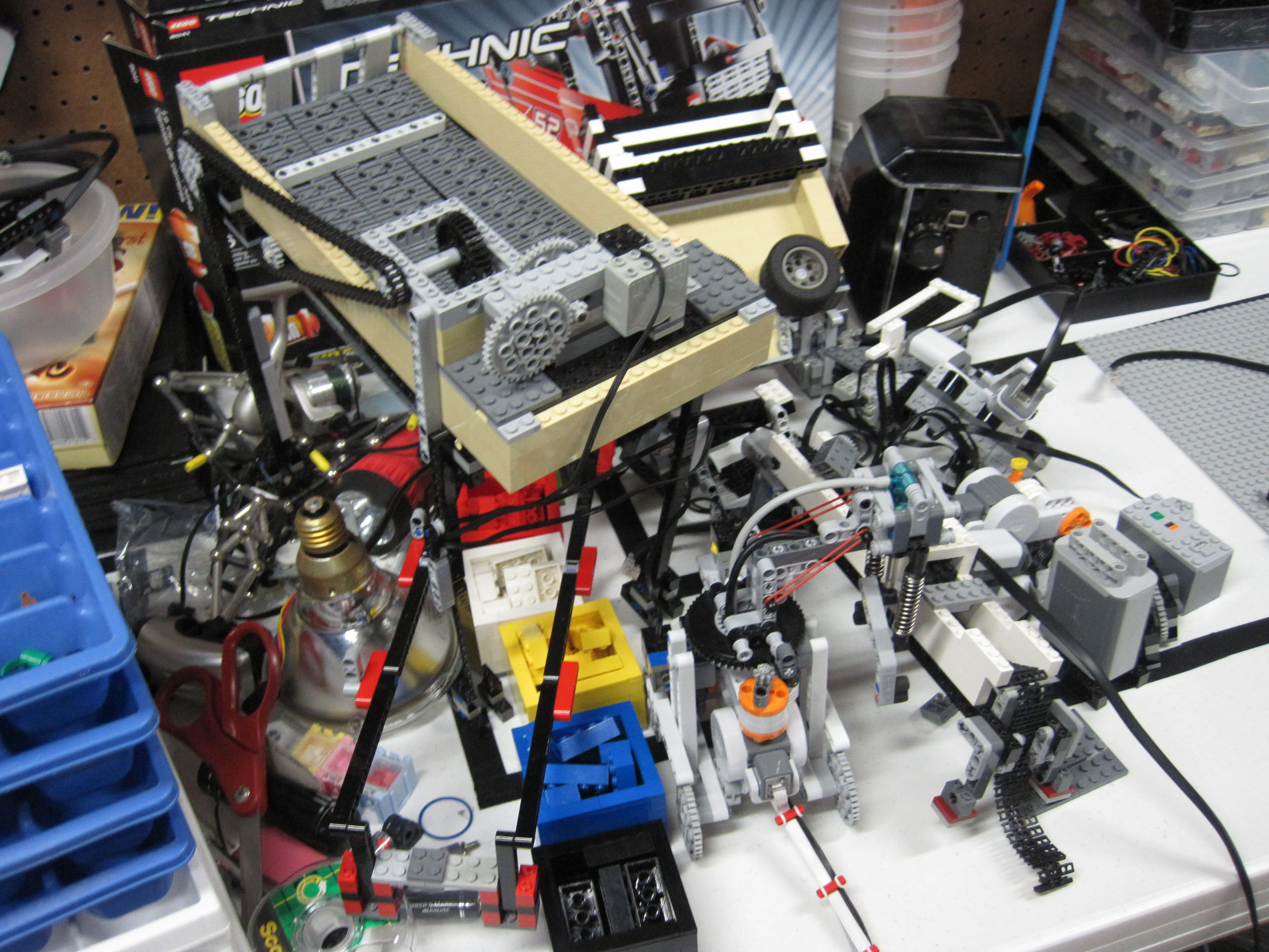 bucket_o_bricks_apart_171.jpg