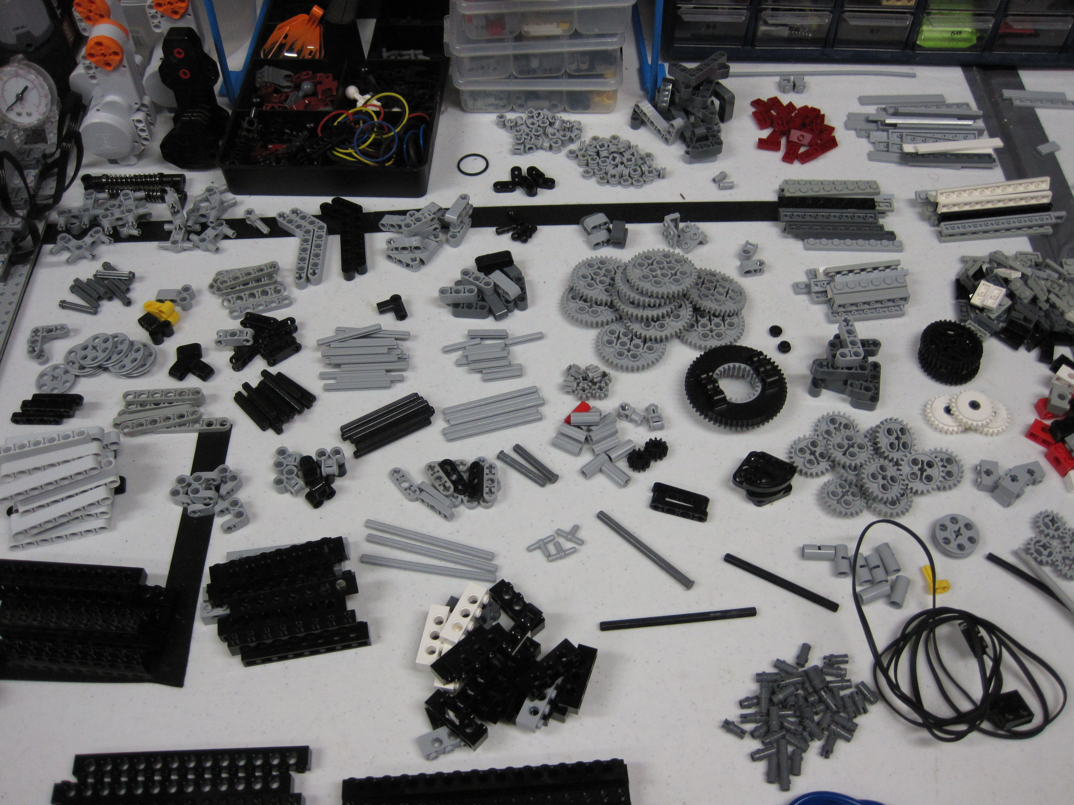 bucket_o_bricks_apart_177.jpg