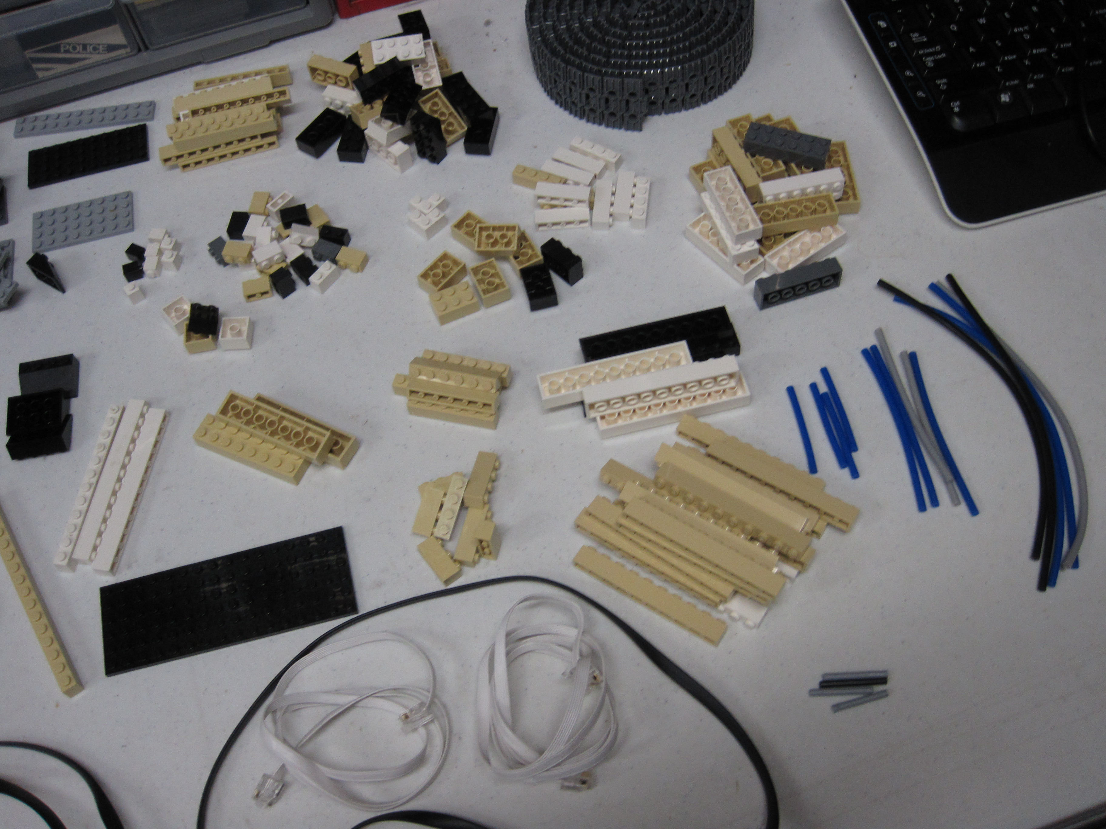 bucket_o_bricks_apart_179.jpg