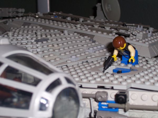 han_working_on_falcon.jpg