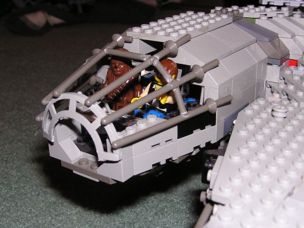 old_cockpit_with_han_and_chewie.jpg