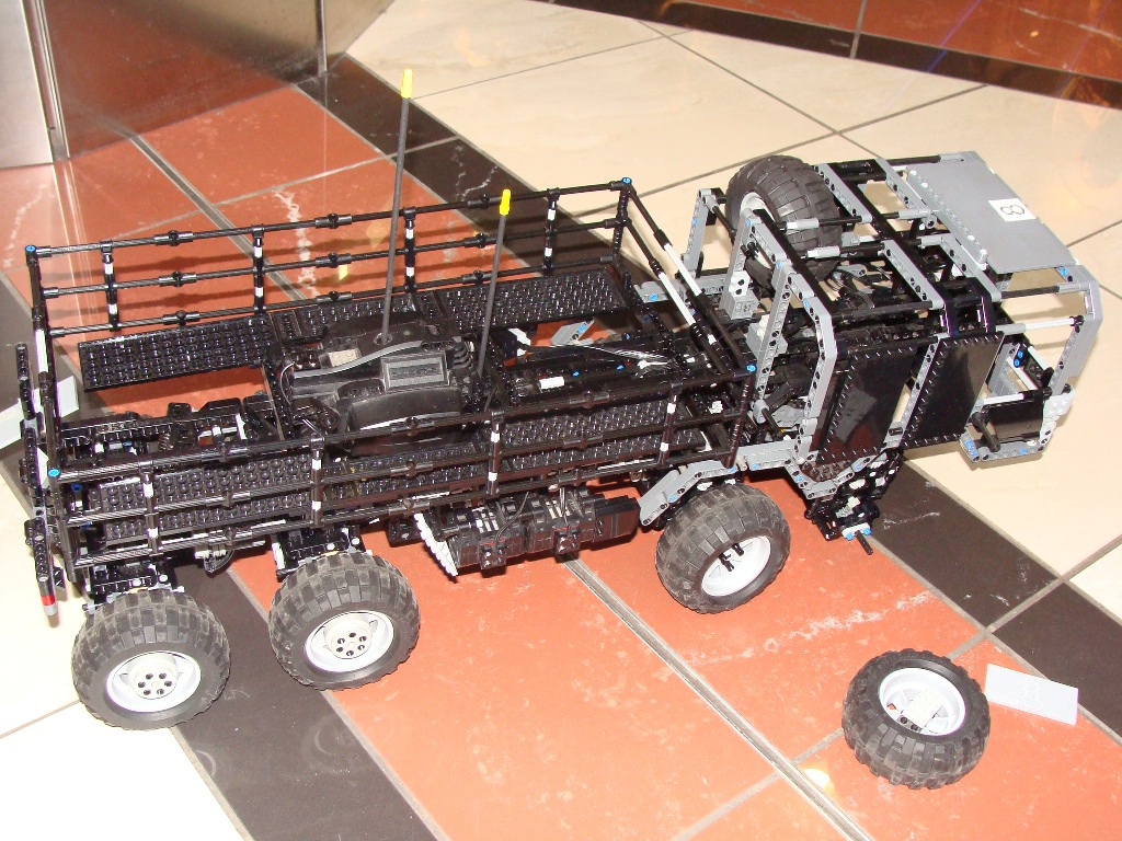3_08_-_1wheel_screwed_down__yet_finished_first.jpg