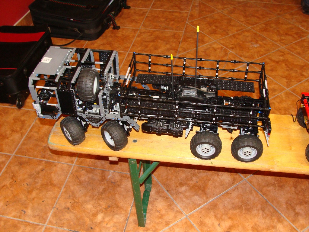 malug270310dp10.jpg