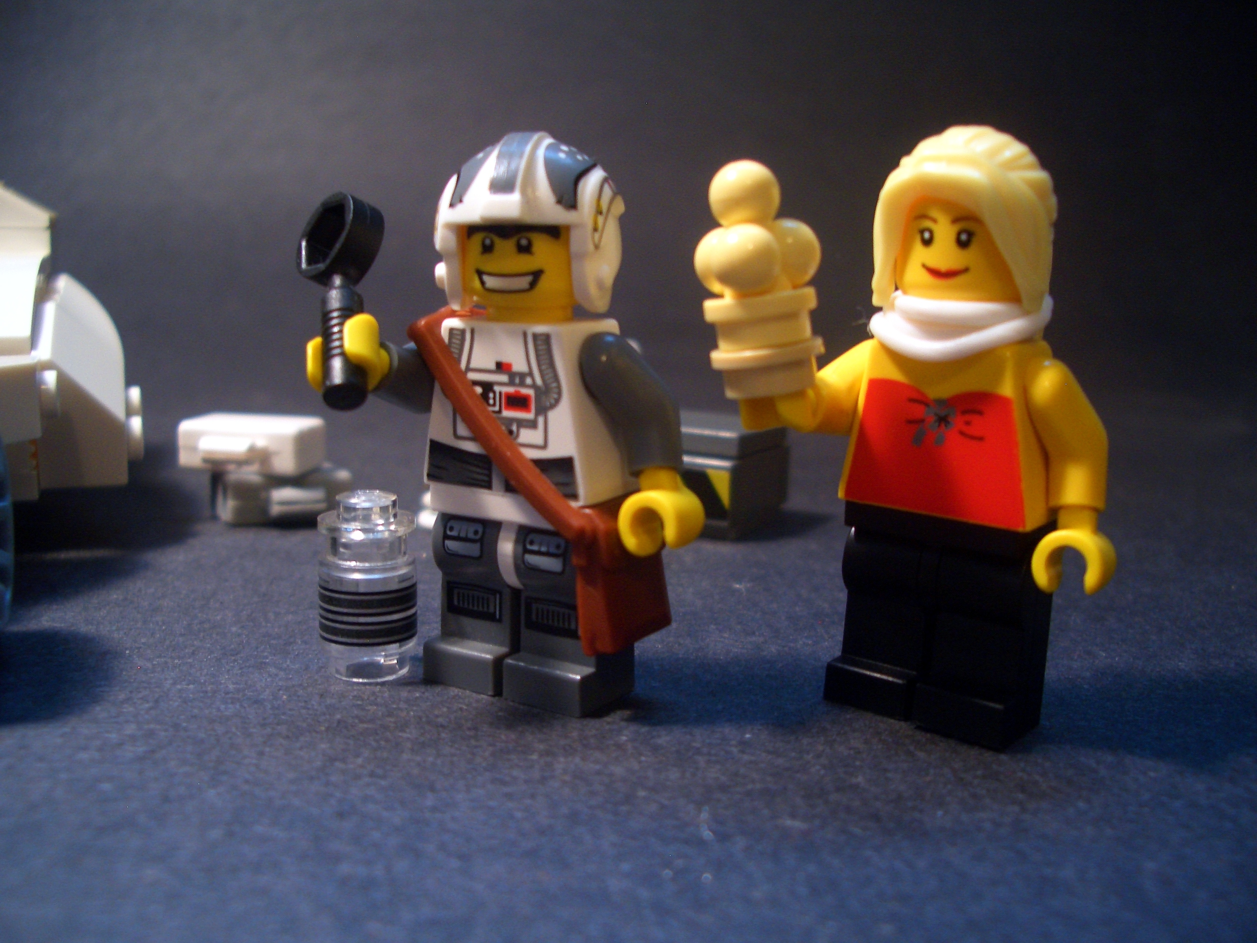 mlx08-minifigures.jpg